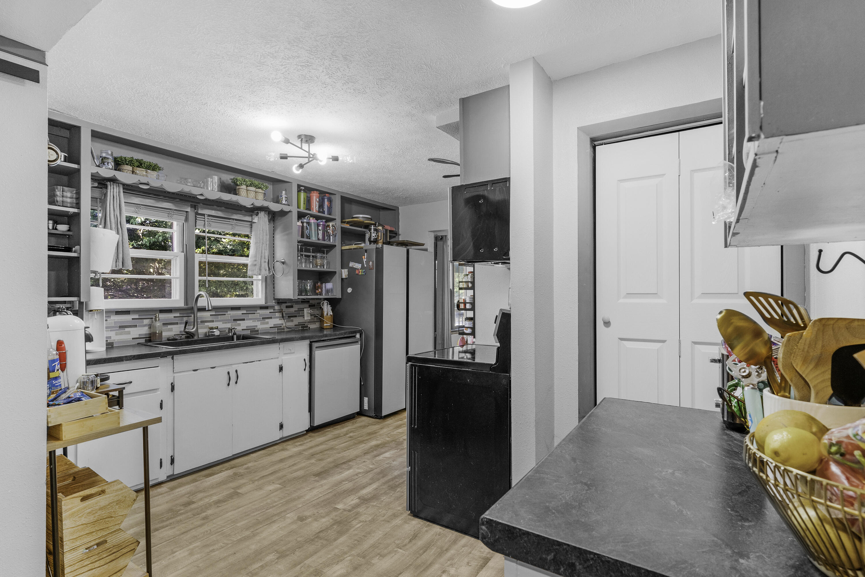 608 West University Street Property Photo 11