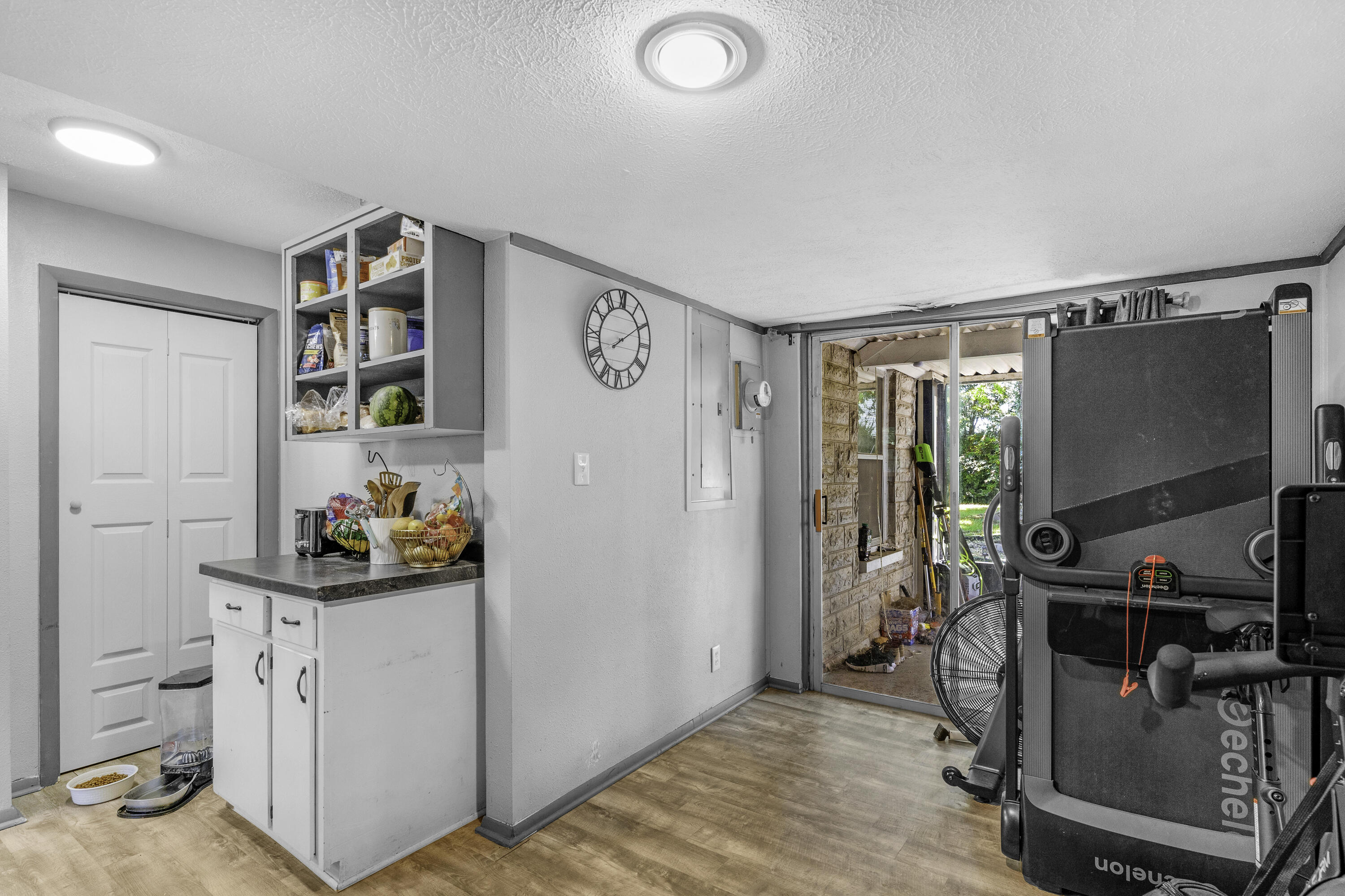 608 West University Street Property Photo 15