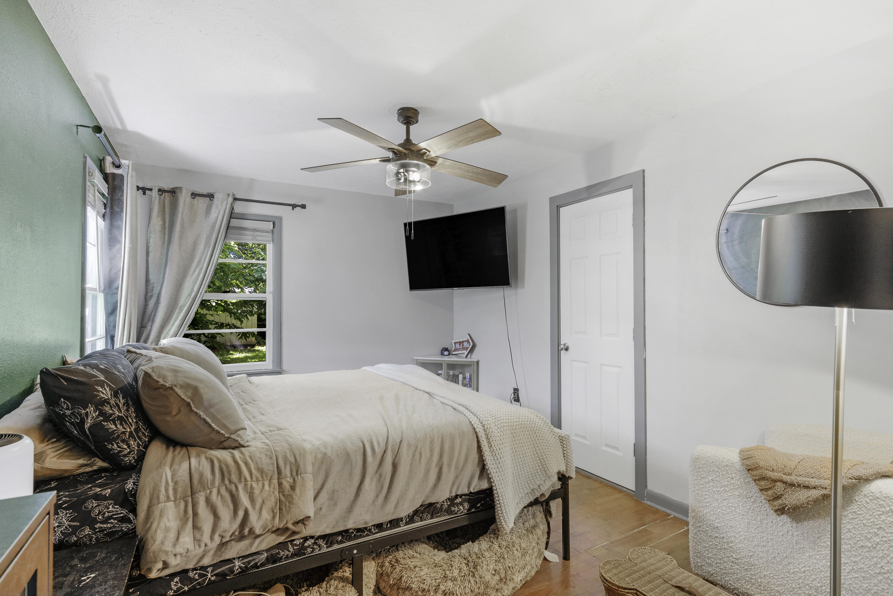608 West University Street Property Photo 18