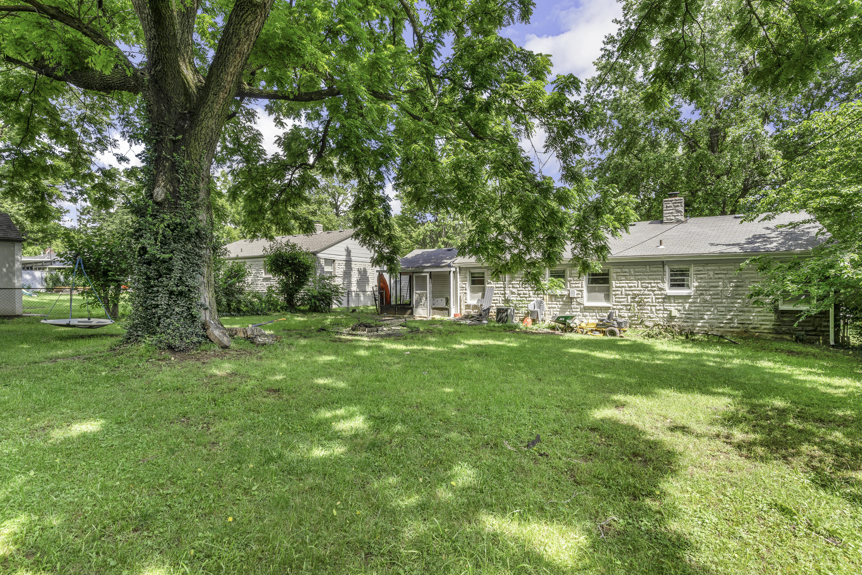 608 West University Street Property Photo 26