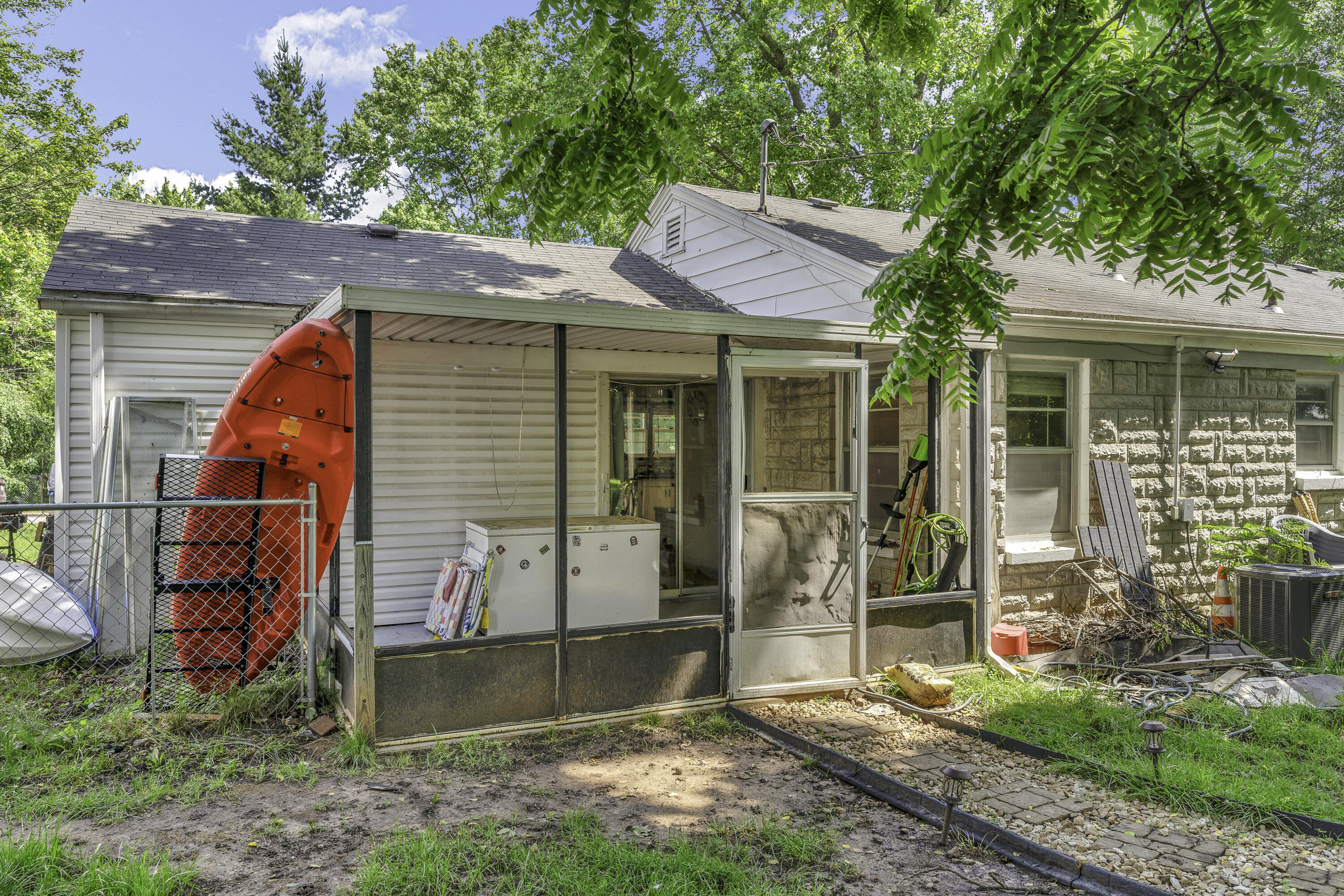 608 West University Street Property Photo 28