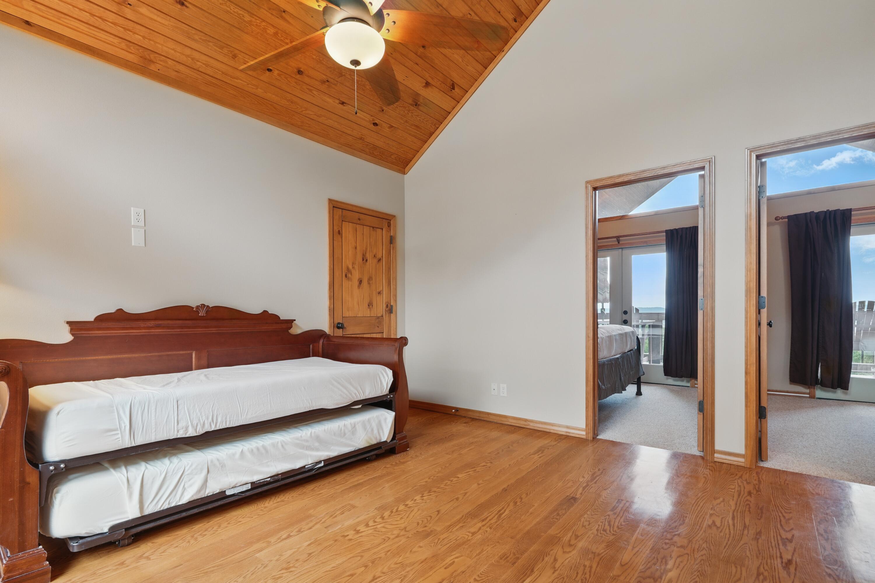 1041 Skyview Drive Property Photo 42