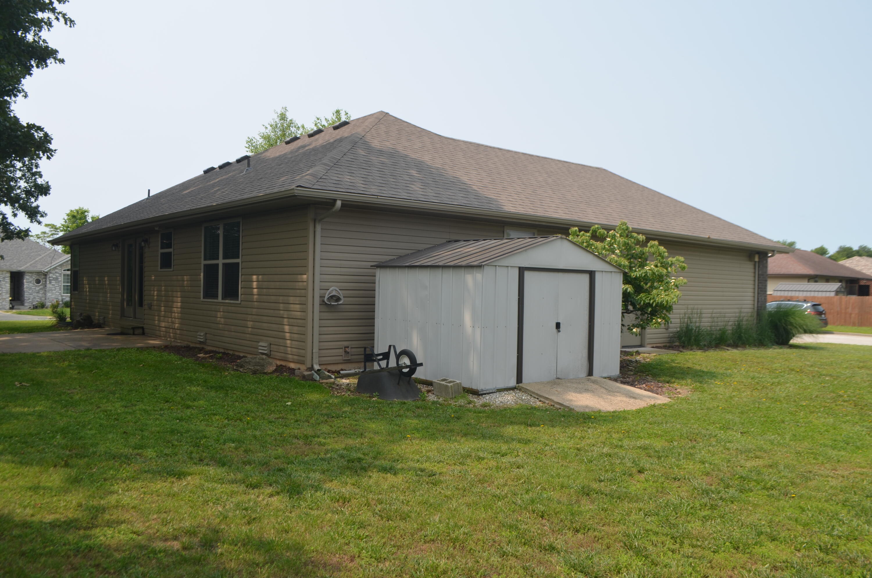 532 Holiday Street Property Photo 5