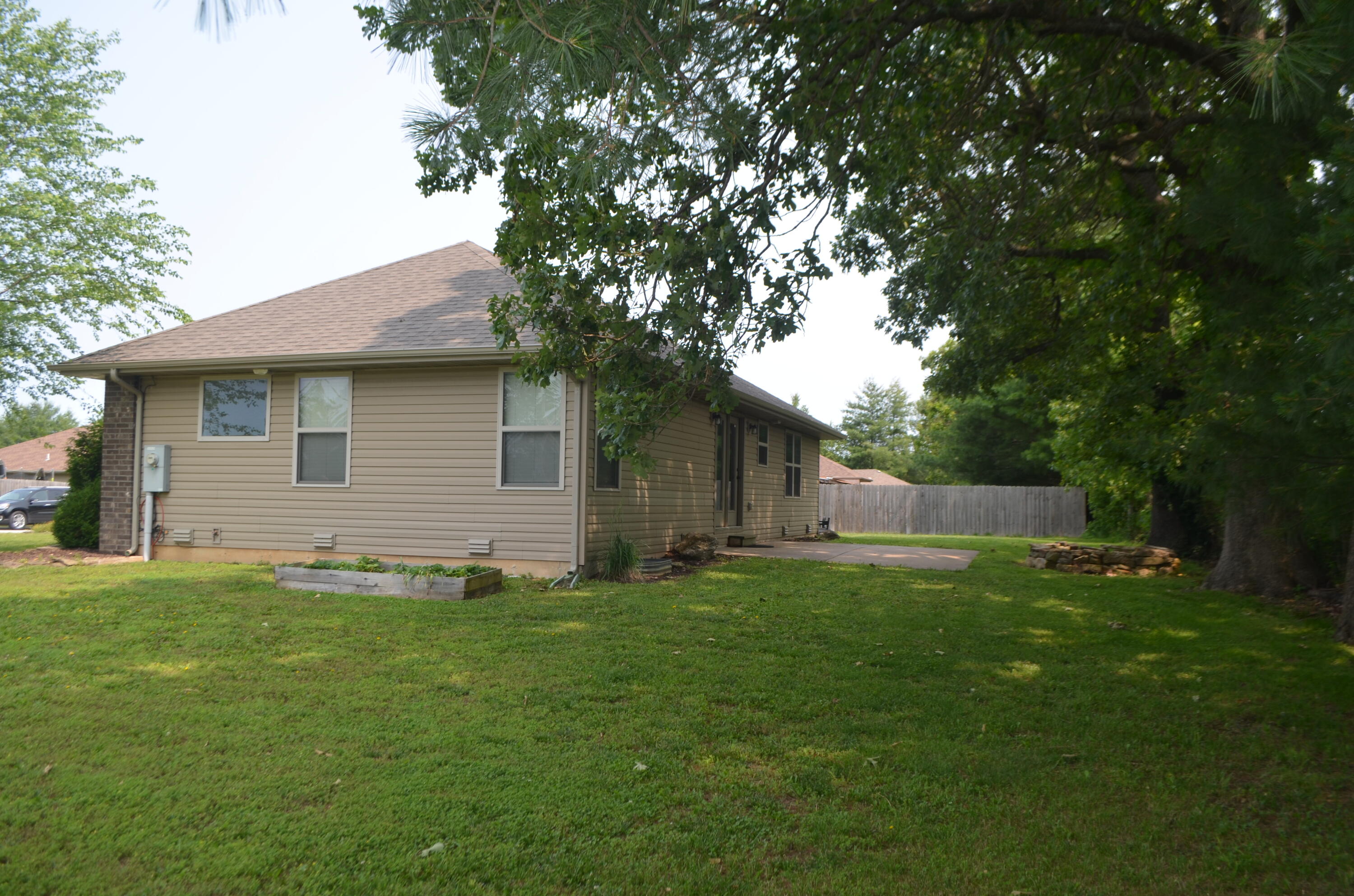 532 Holiday Street Property Photo 6