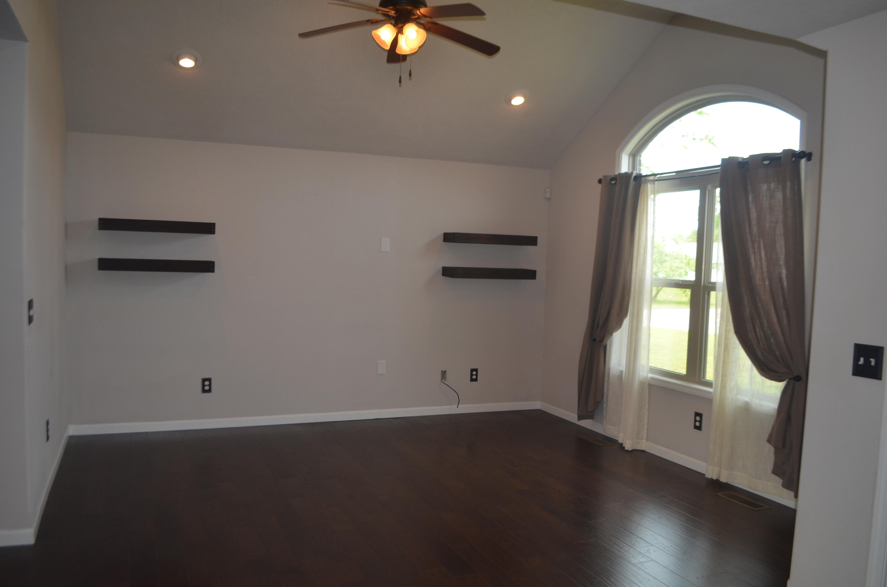532 Holiday Street Property Photo 9