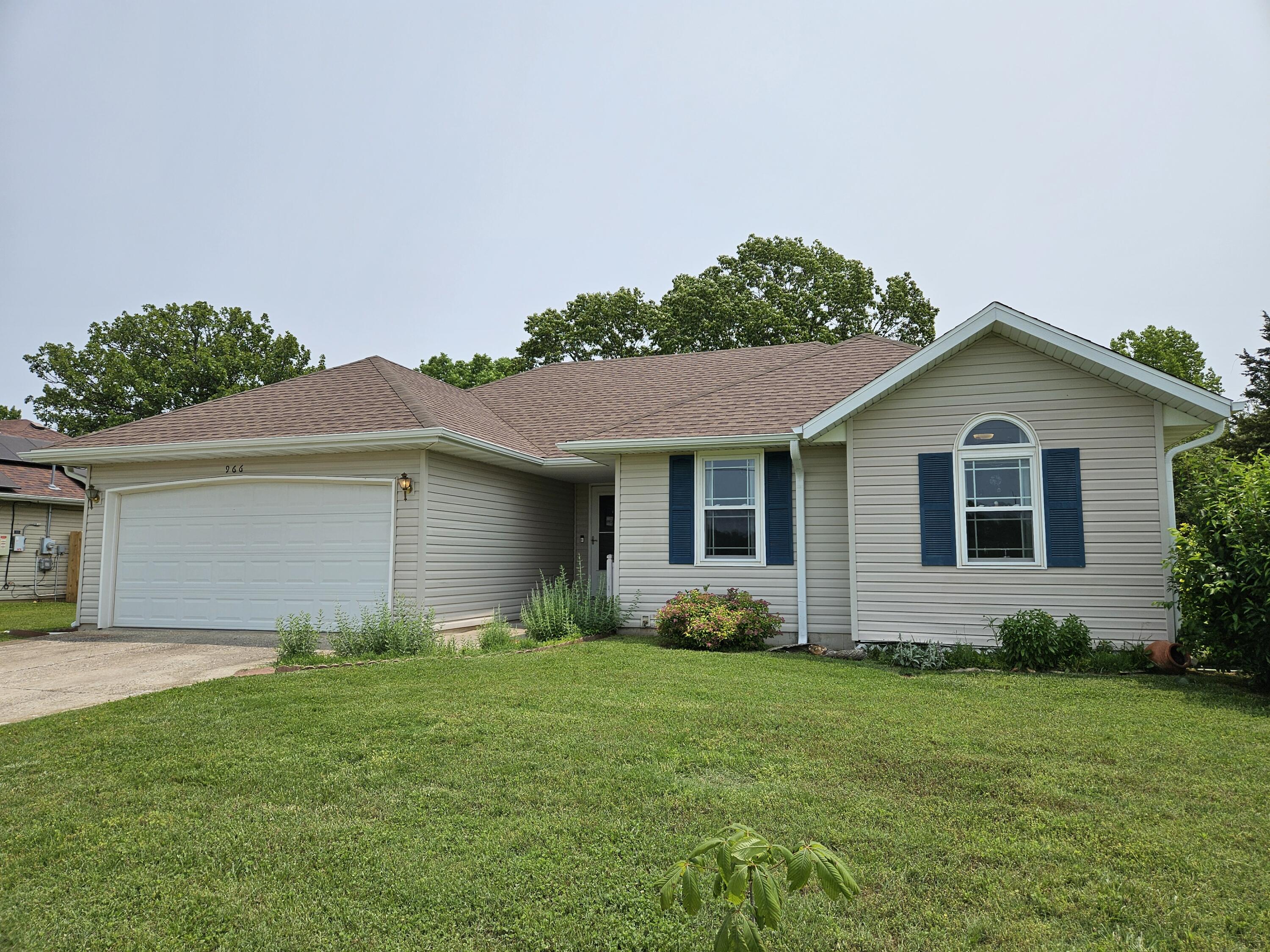 966 Cowan Street Property Photo 2