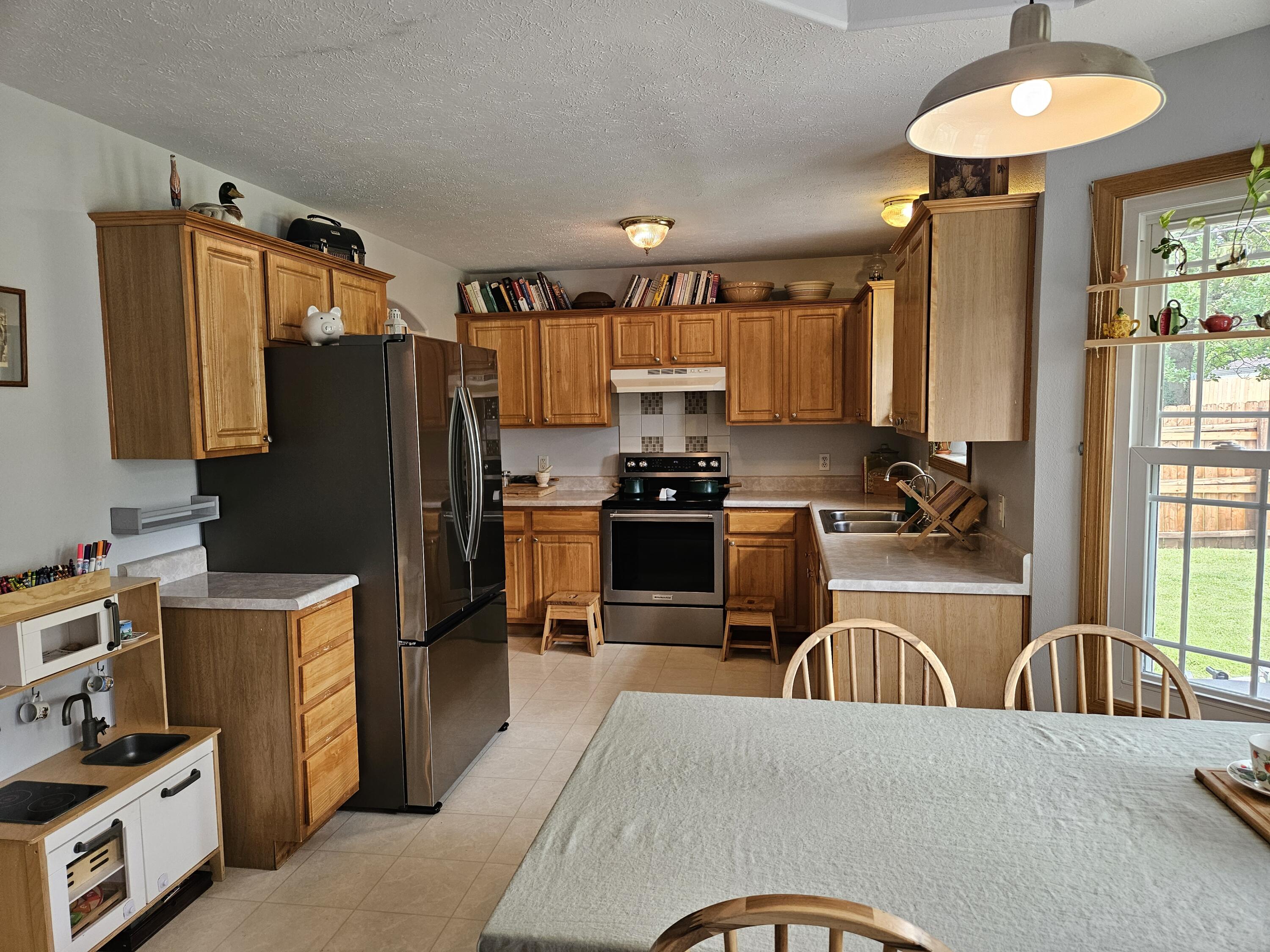 966 Cowan Street Property Photo 5
