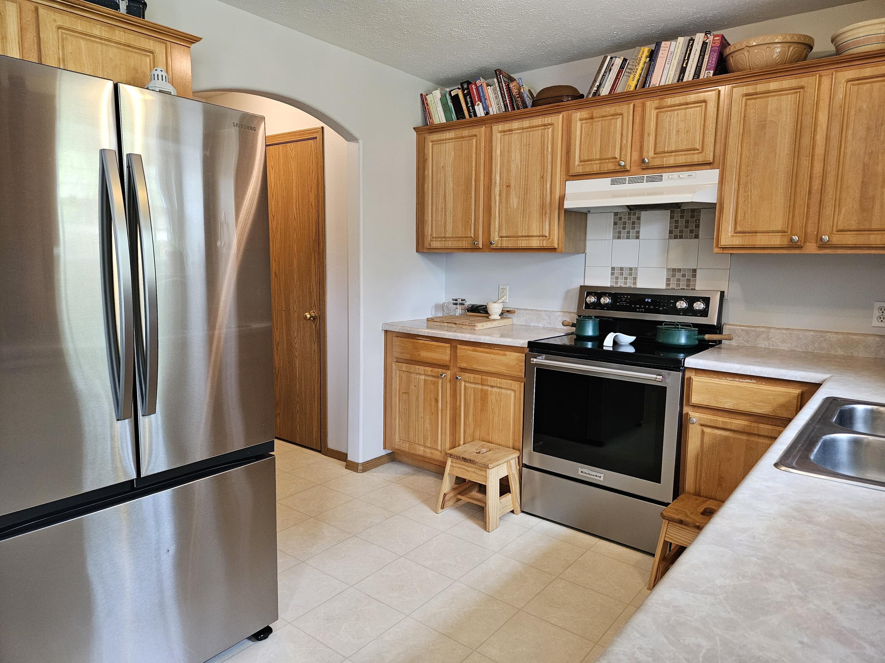 966 Cowan Street Property Photo 9