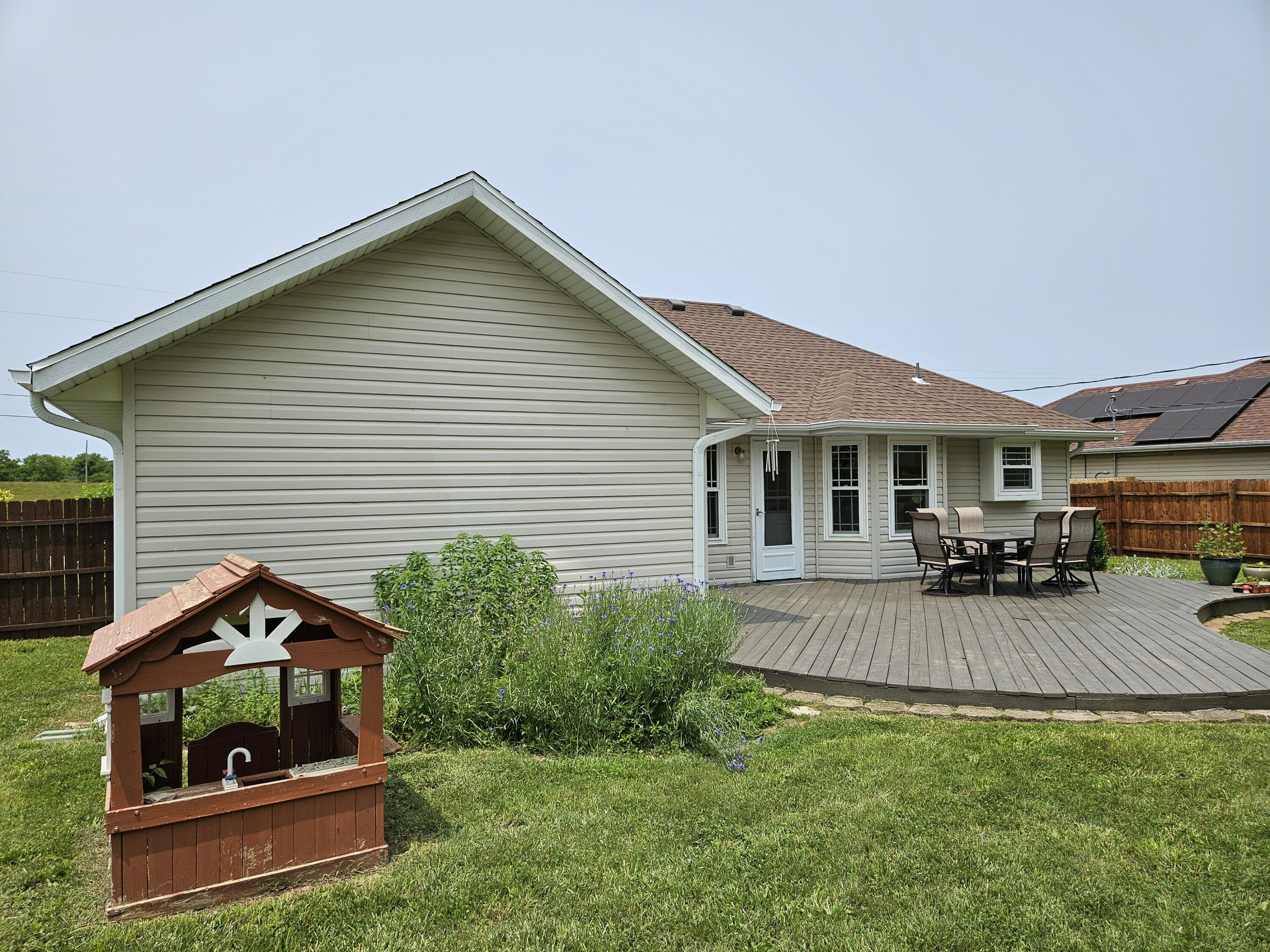 966 Cowan Street Property Photo 24