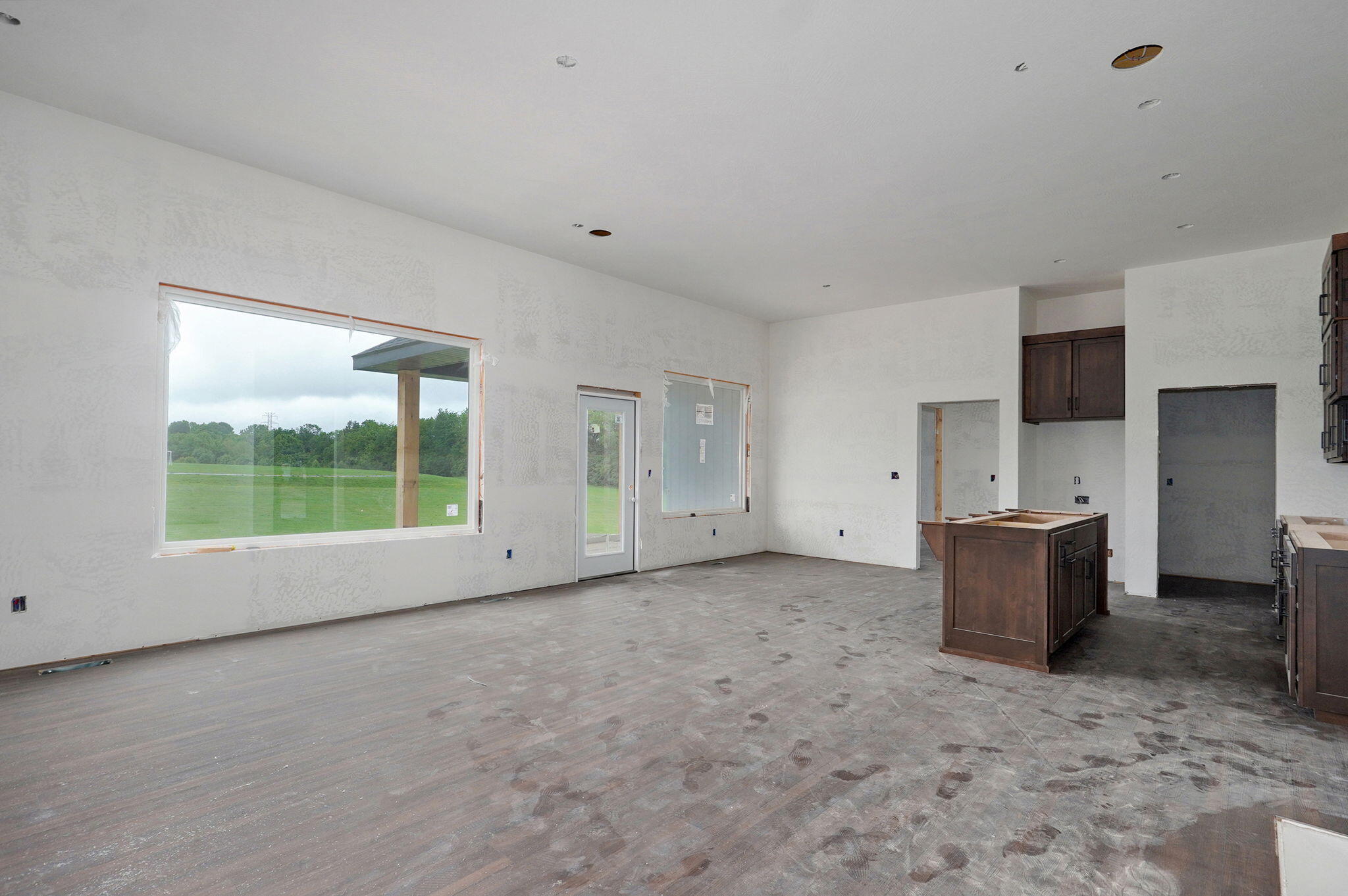 2925 West Edward Street Property Photo 3