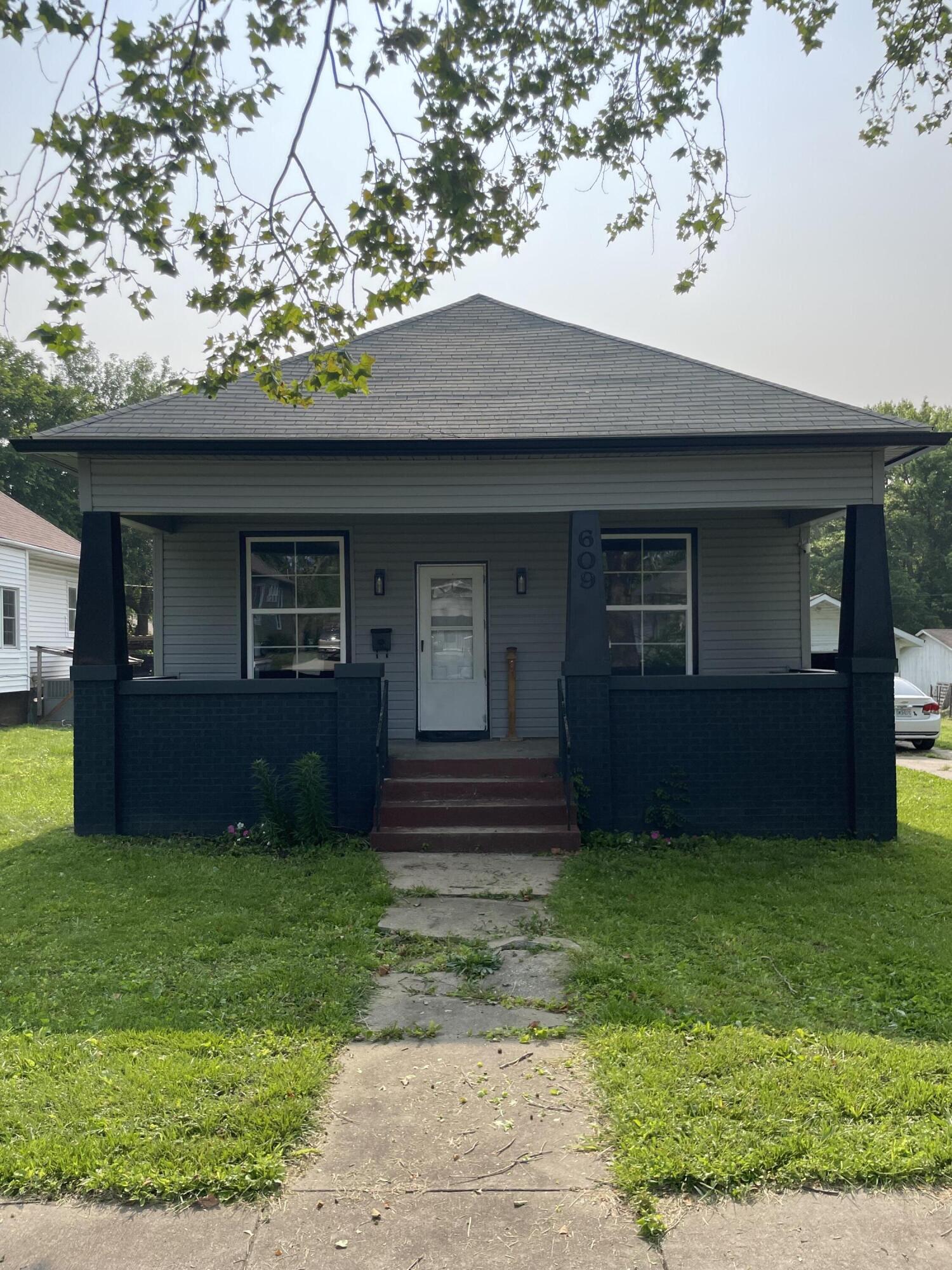 609 North Lincoln Avenue Property Photo 1