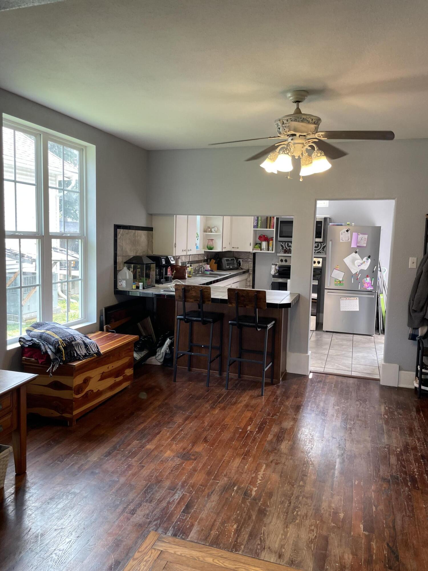 609 North Lincoln Avenue Property Photo 2