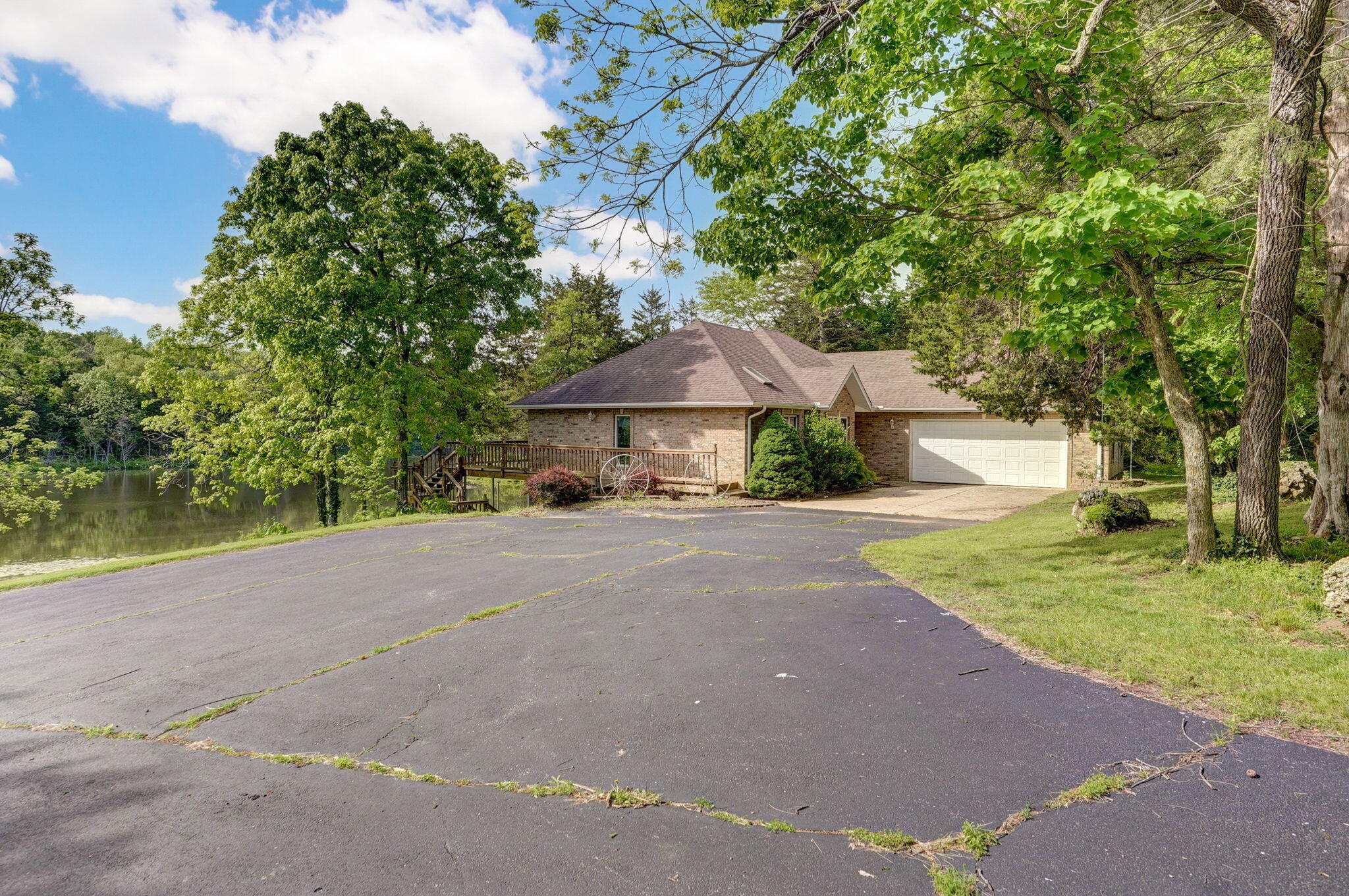 2124 East State Highway 215 Property Photo 5