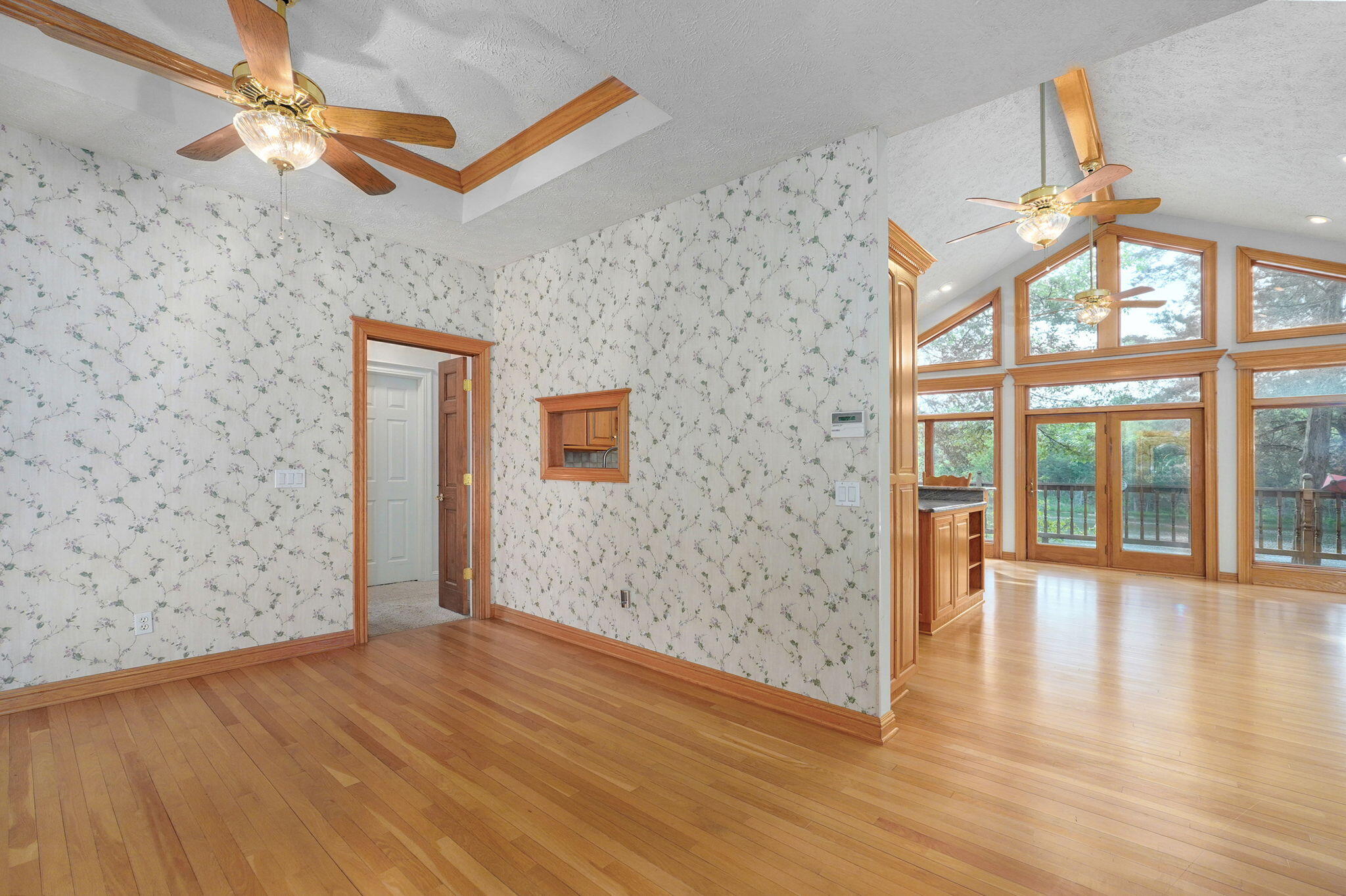 2124 East State Highway 215 Property Photo 17