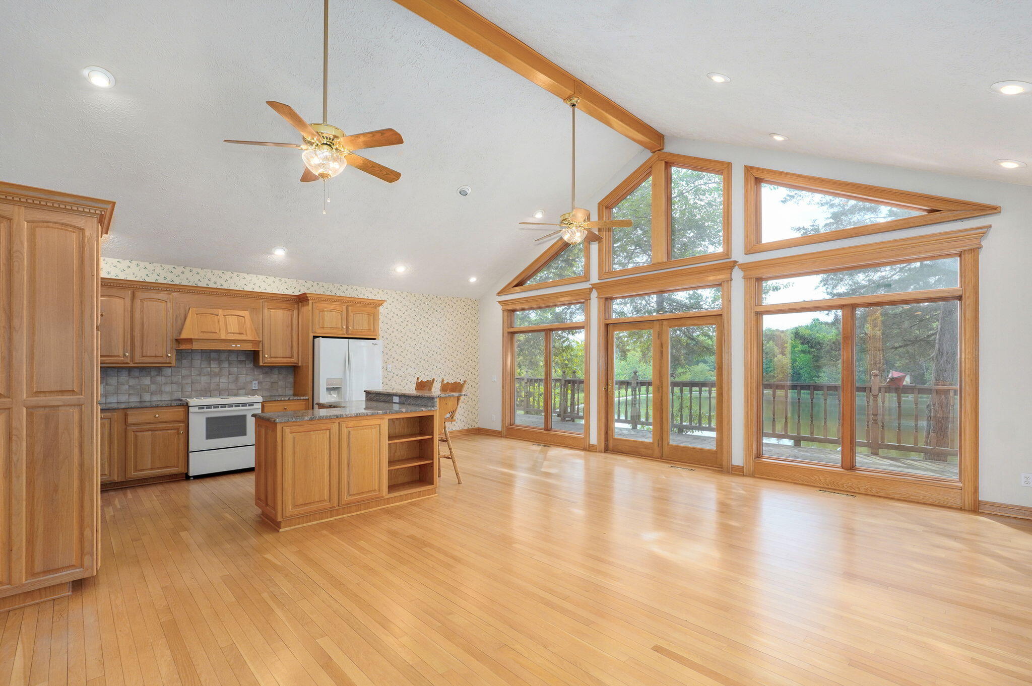 2124 East State Highway 215 Property Photo 18