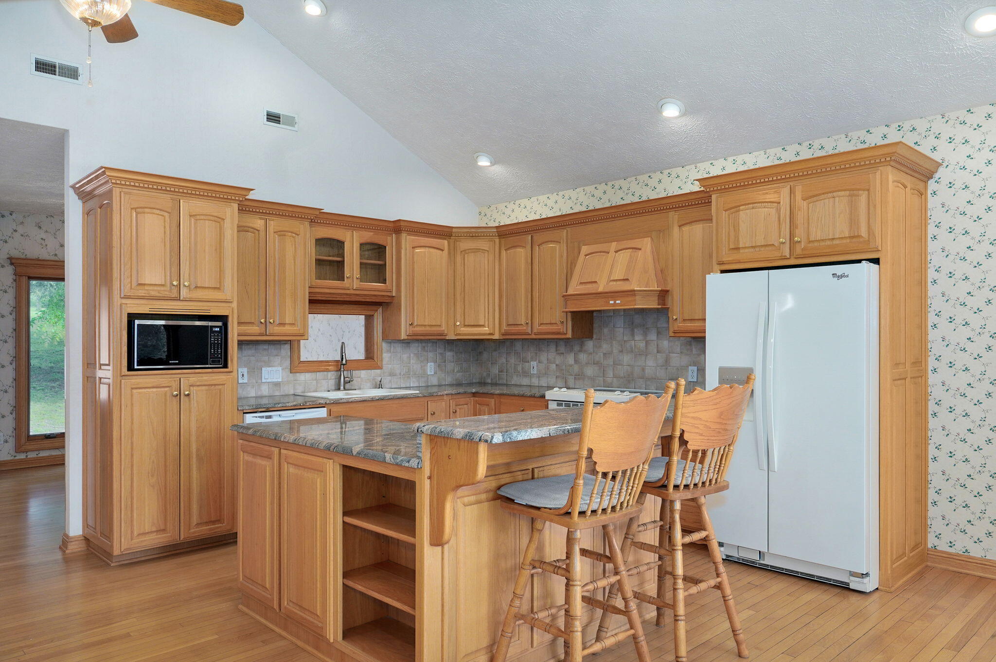 2124 East State Highway 215 Property Photo 21