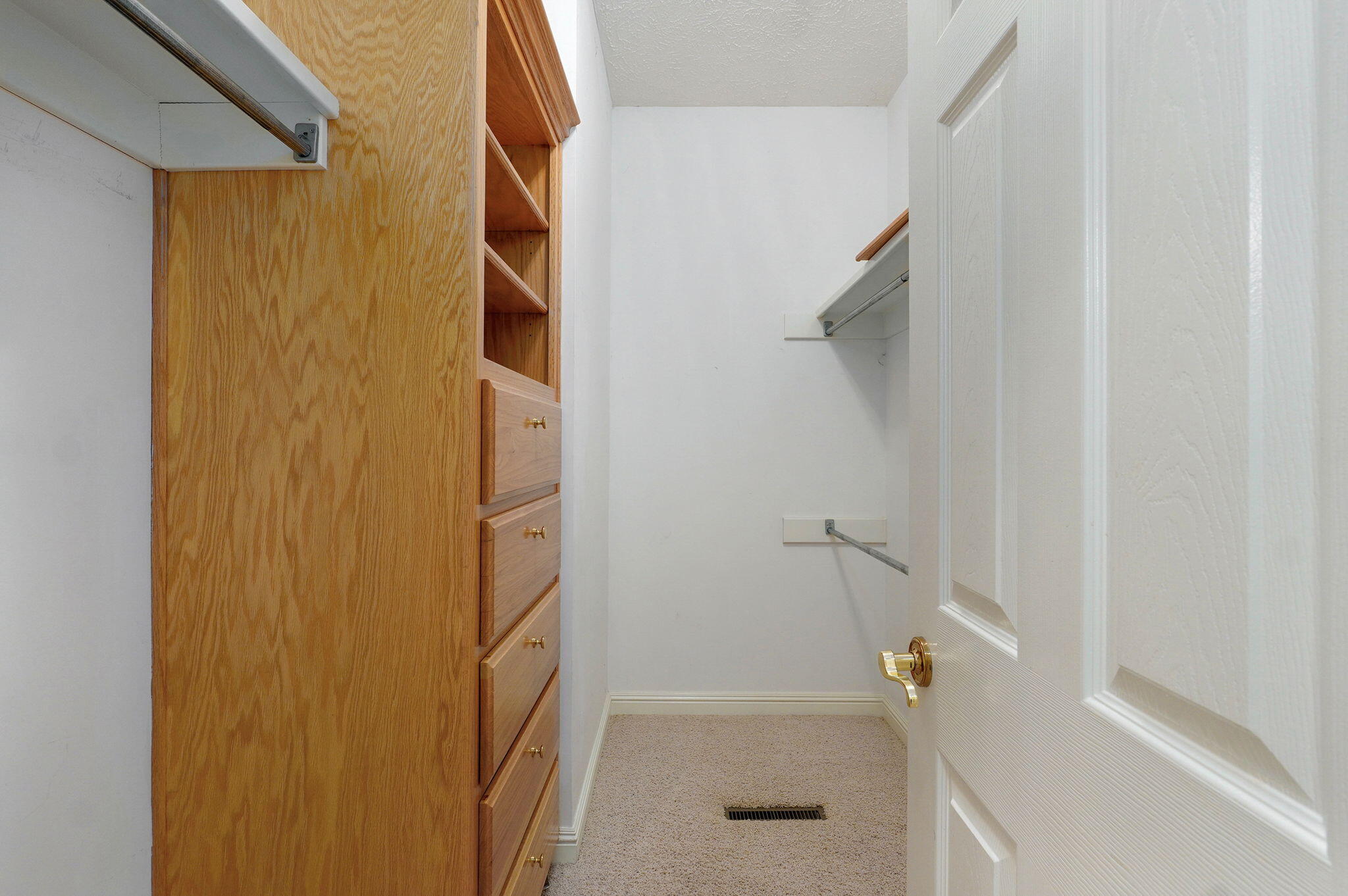 2124 East State Highway 215 Property Photo 25