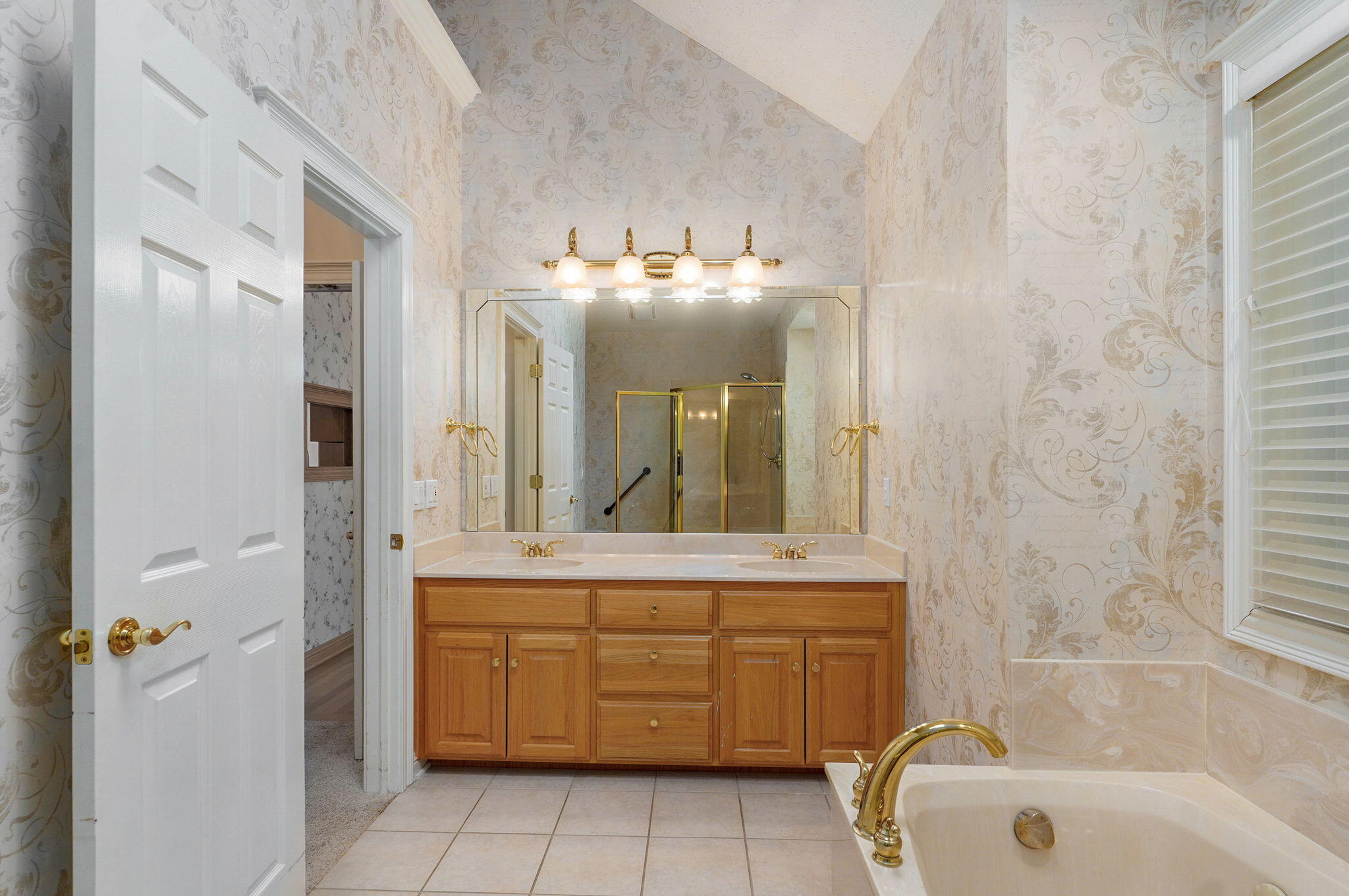 2124 East State Highway 215 Property Photo 27