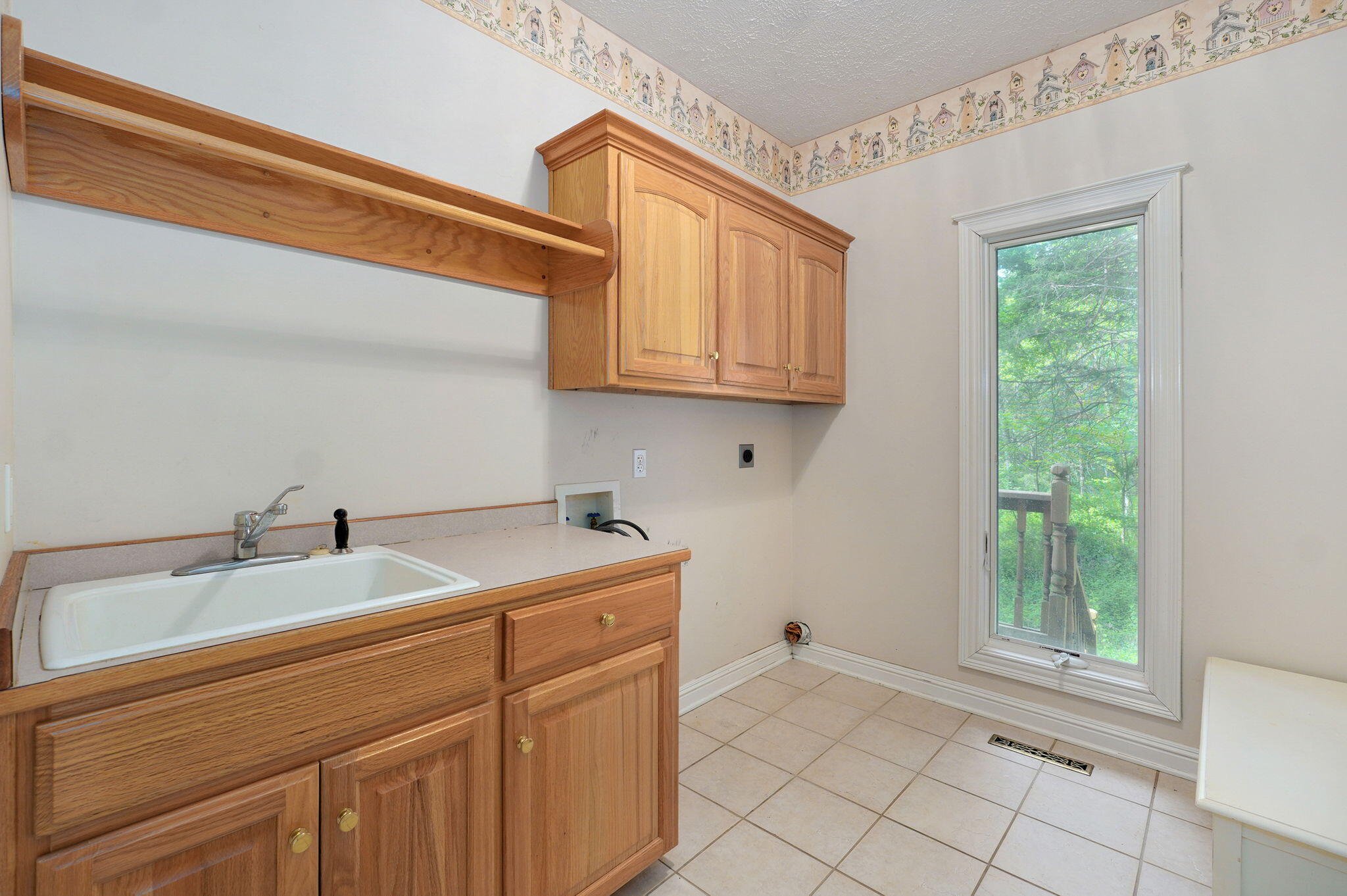 2124 East State Highway 215 Property Photo 31