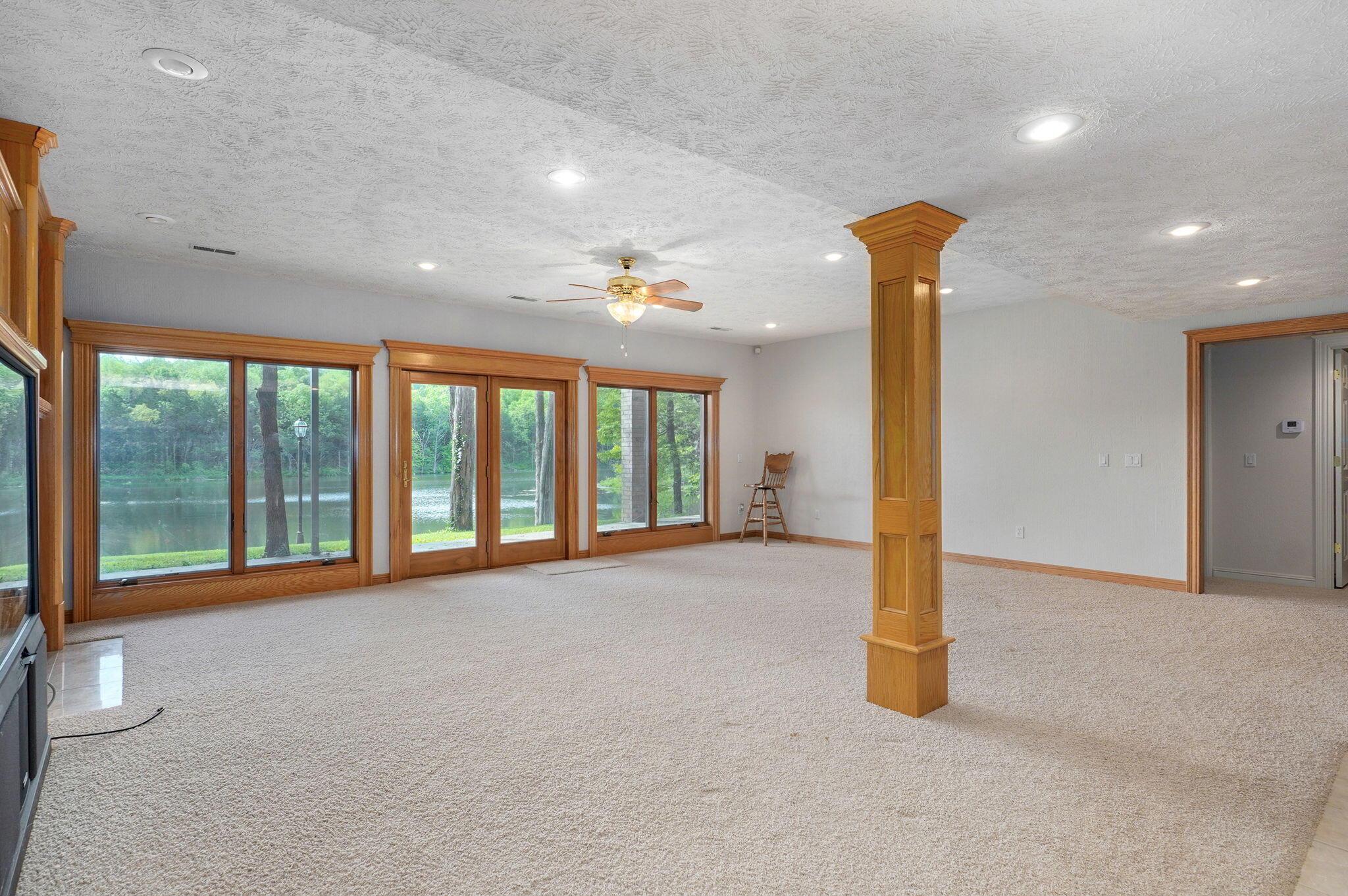 2124 East State Highway 215 Property Photo 35