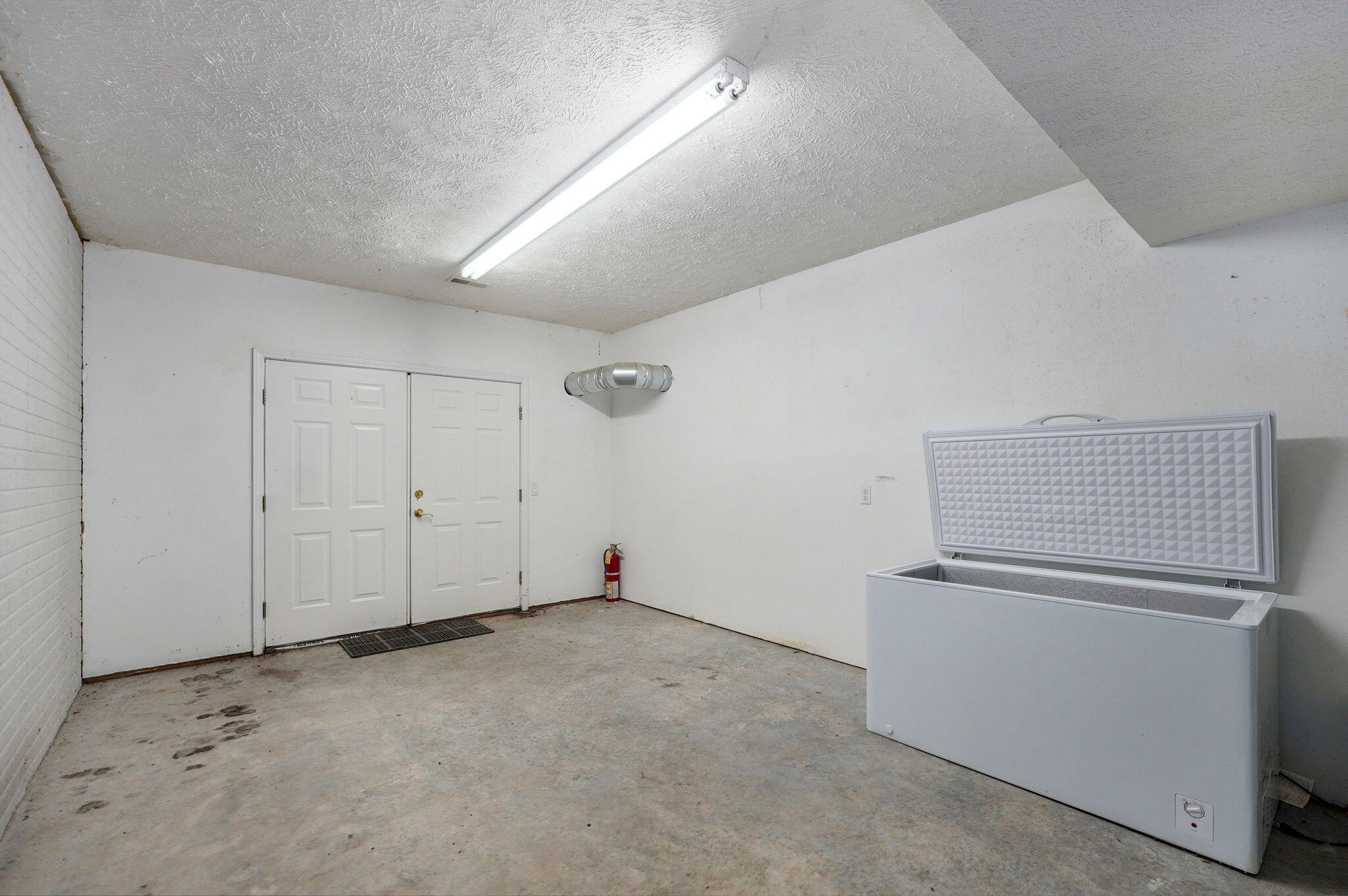 2124 East State Highway 215 Property Photo 41