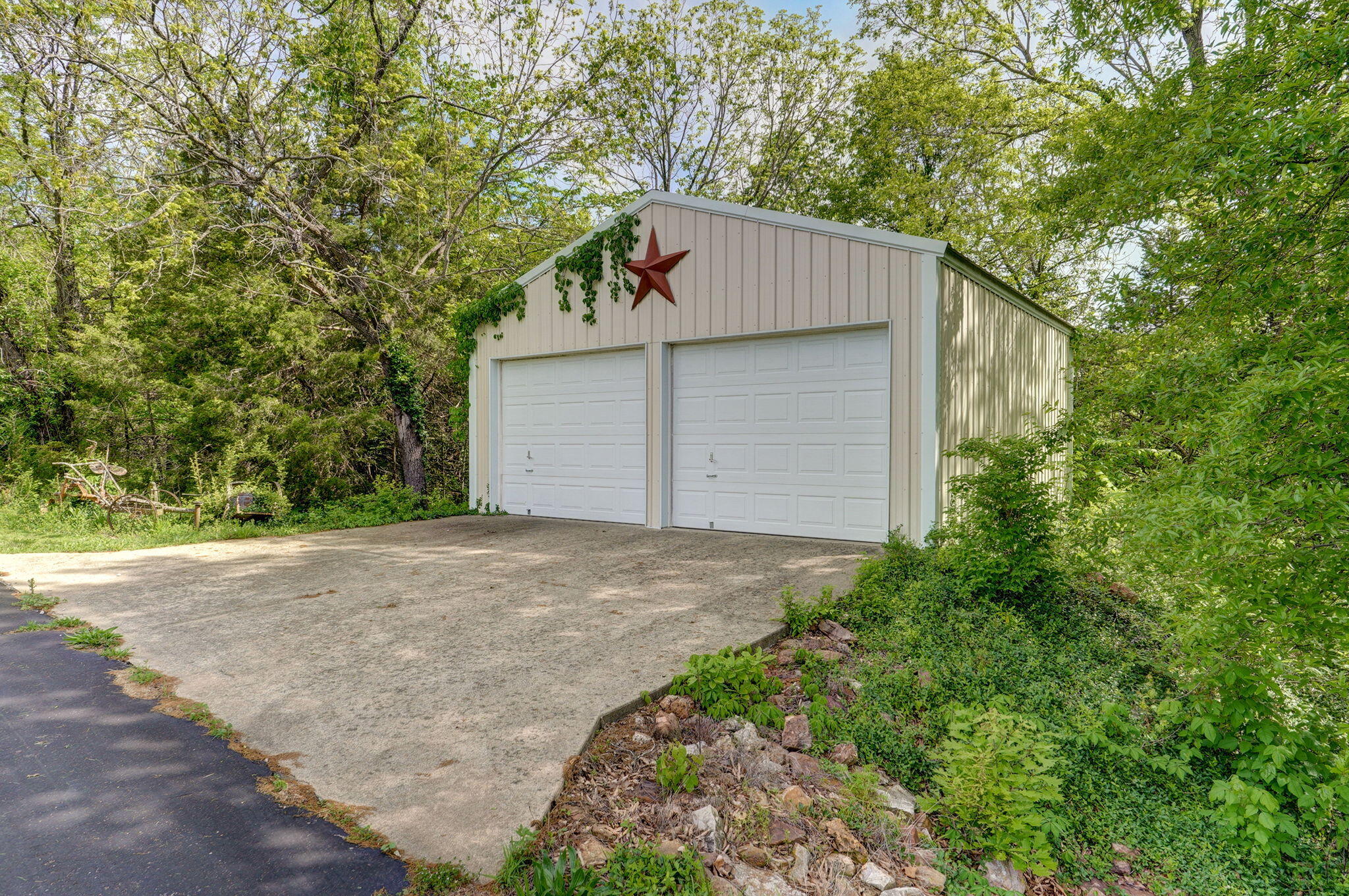 2124 East State Highway 215 Property Photo 52