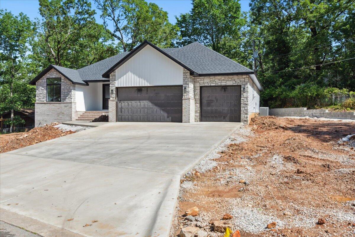 1239 West Arlington Court Property Photo 2