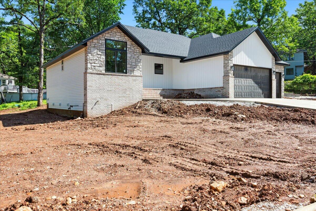 1239 West Arlington Court Property Photo 3