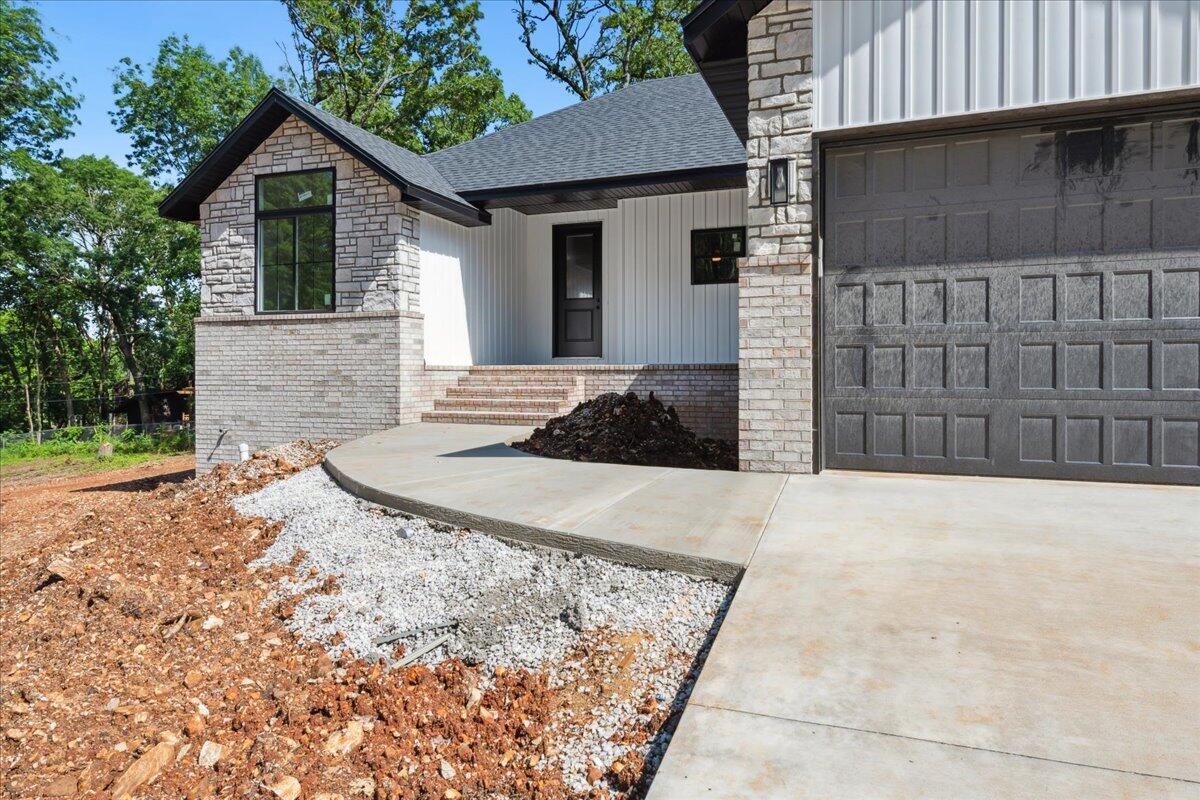 1239 West Arlington Court Property Photo 4