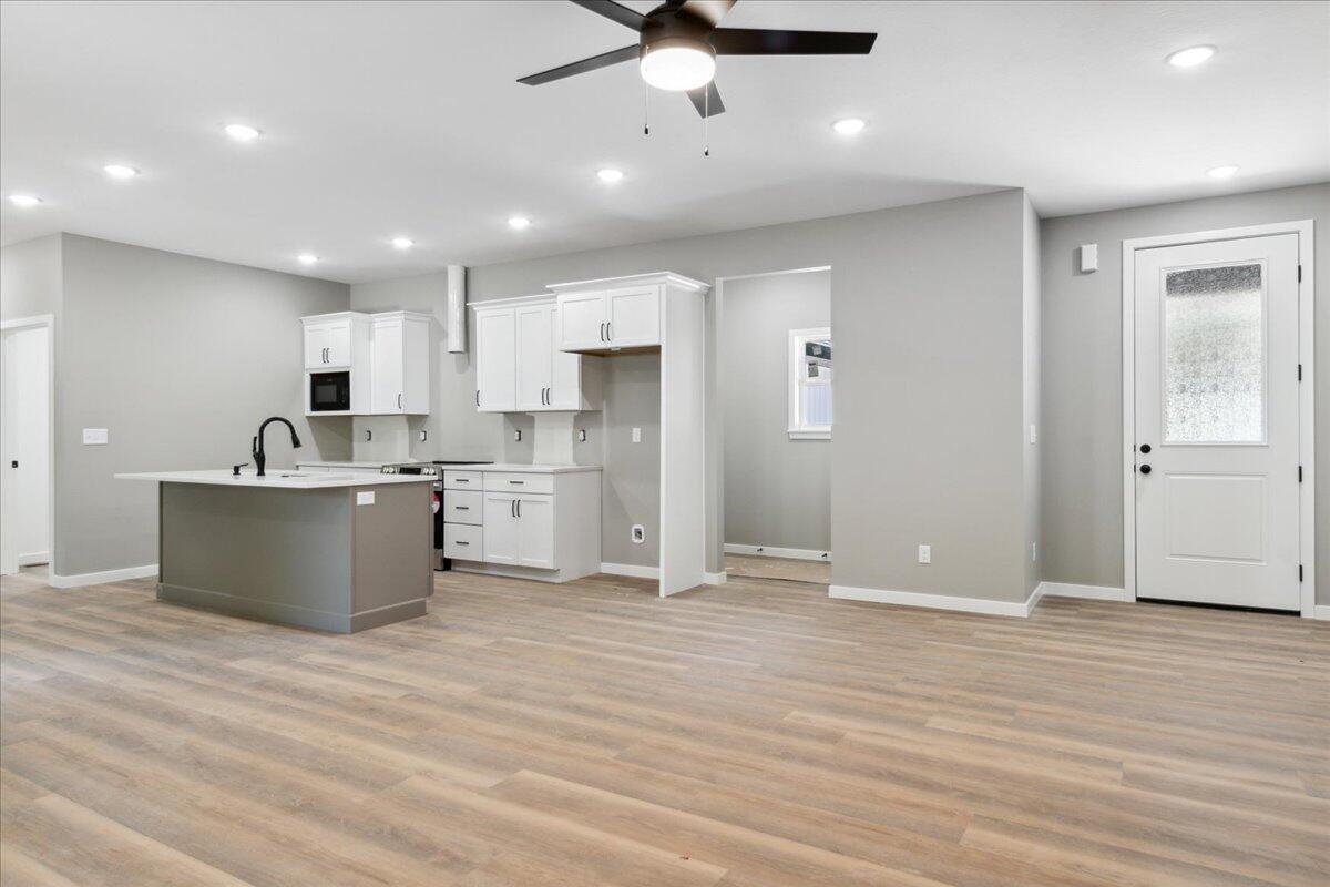 1239 West Arlington Court Property Photo 6