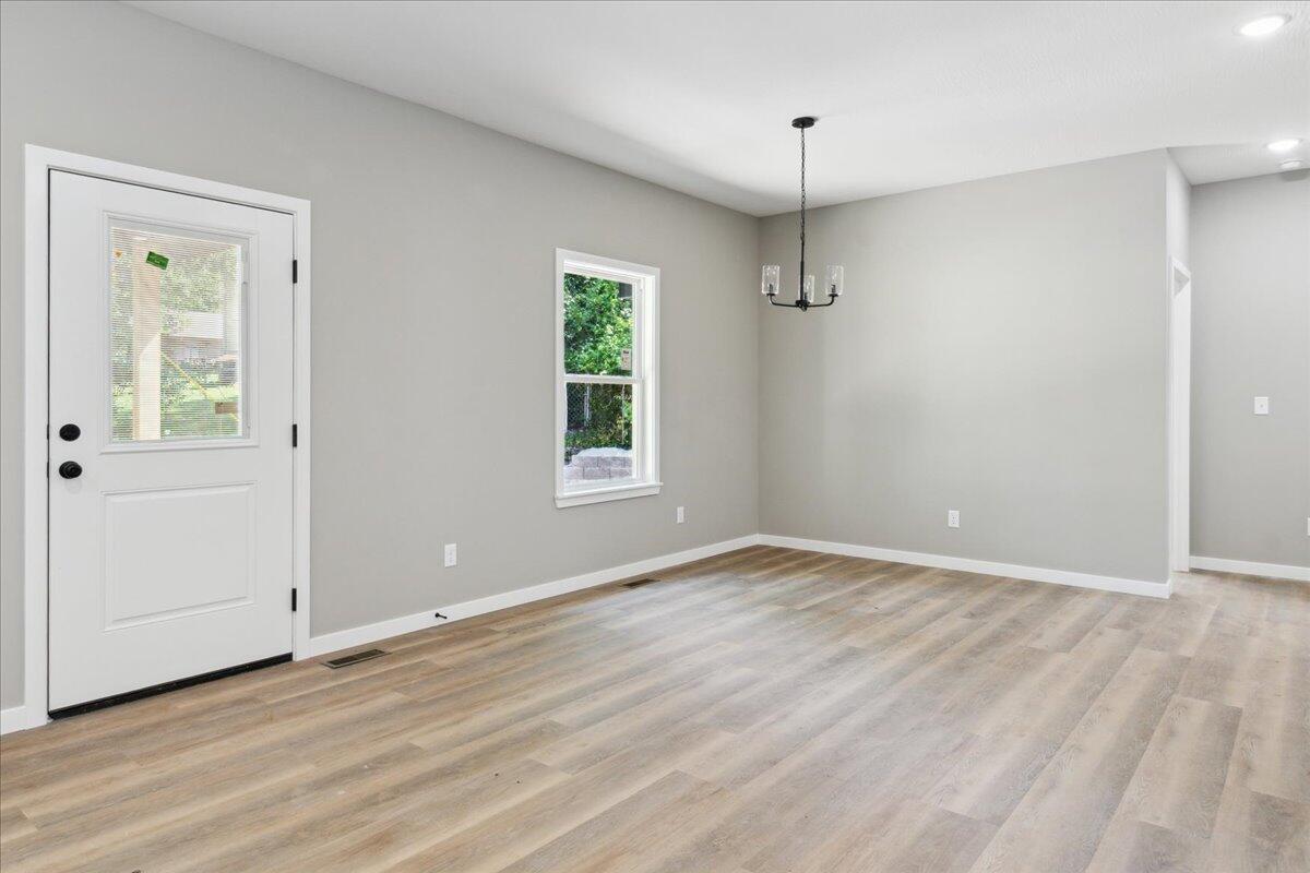 1239 West Arlington Court Property Photo 13