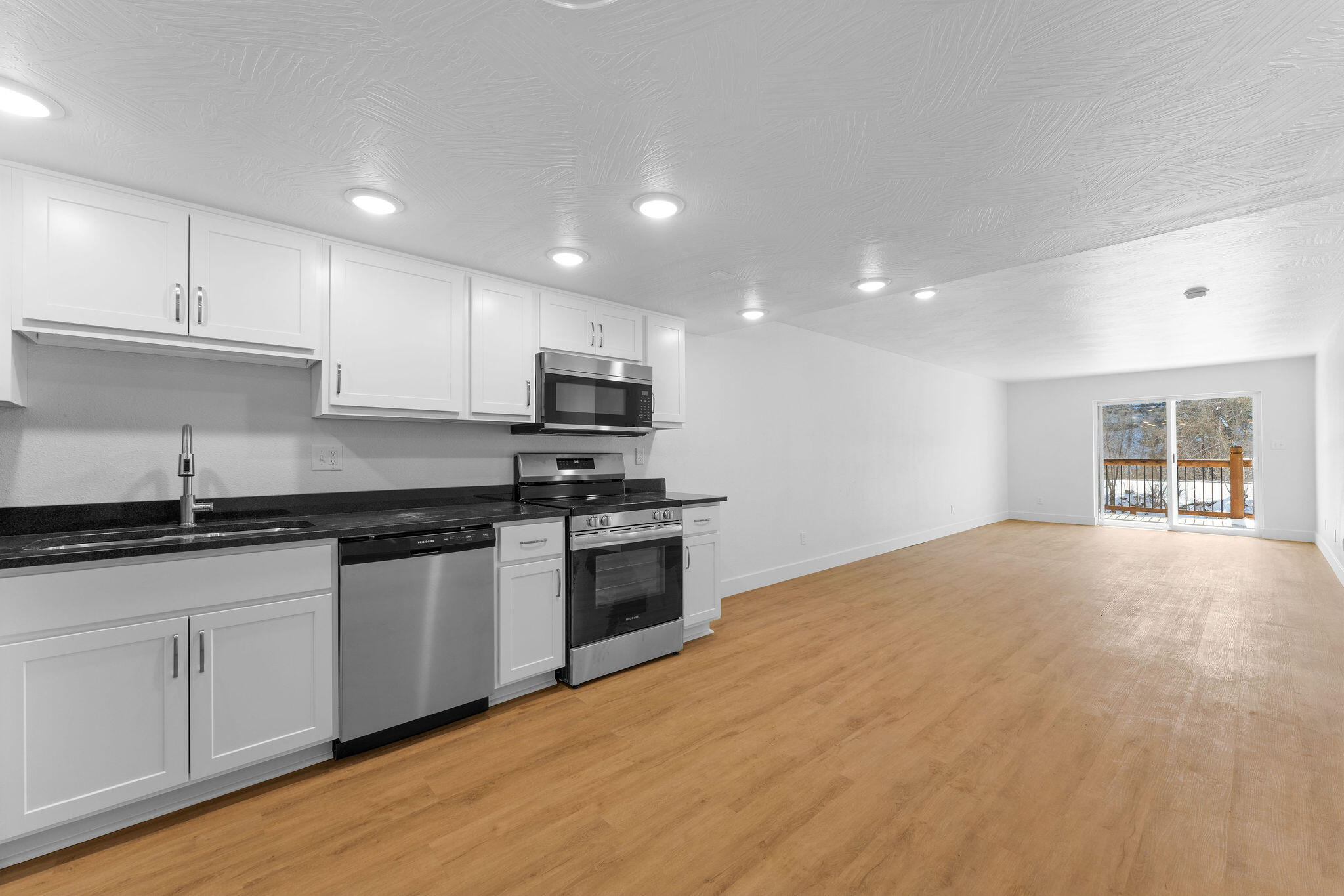 403 Veterans Boulevard Property Photo 6