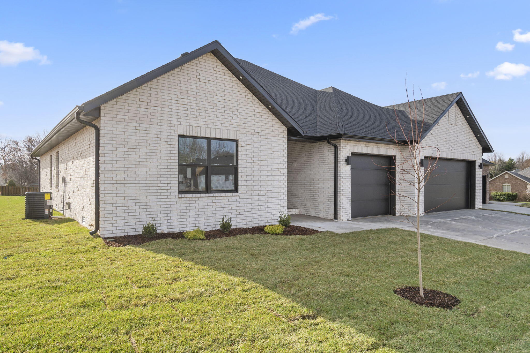 2048 North Sun Valley Drive Property Photo 2