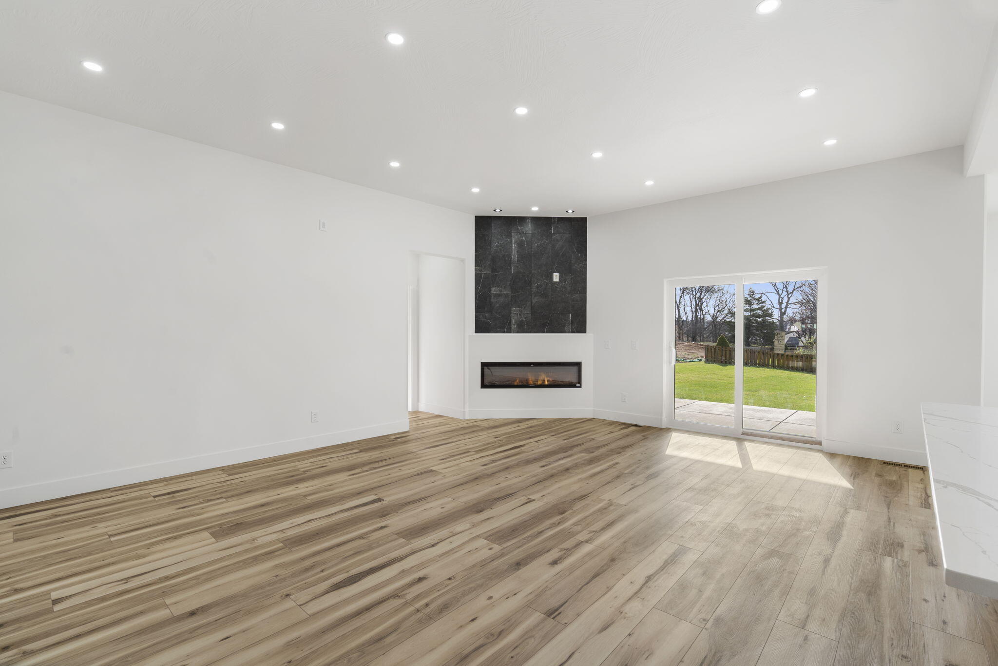 2048 North Sun Valley Drive Property Photo 4