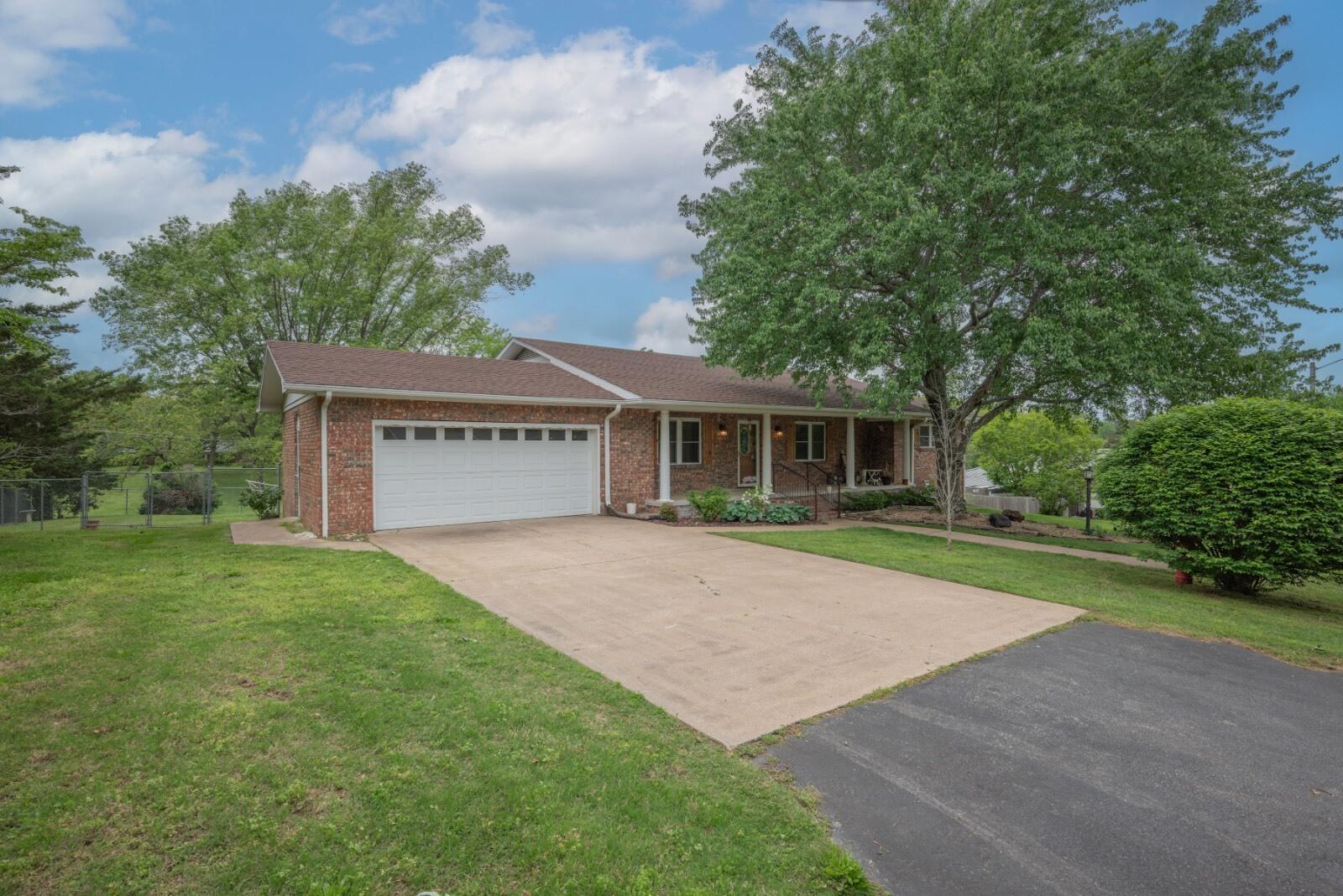 802 Hawthorne Drive Property Photo 1