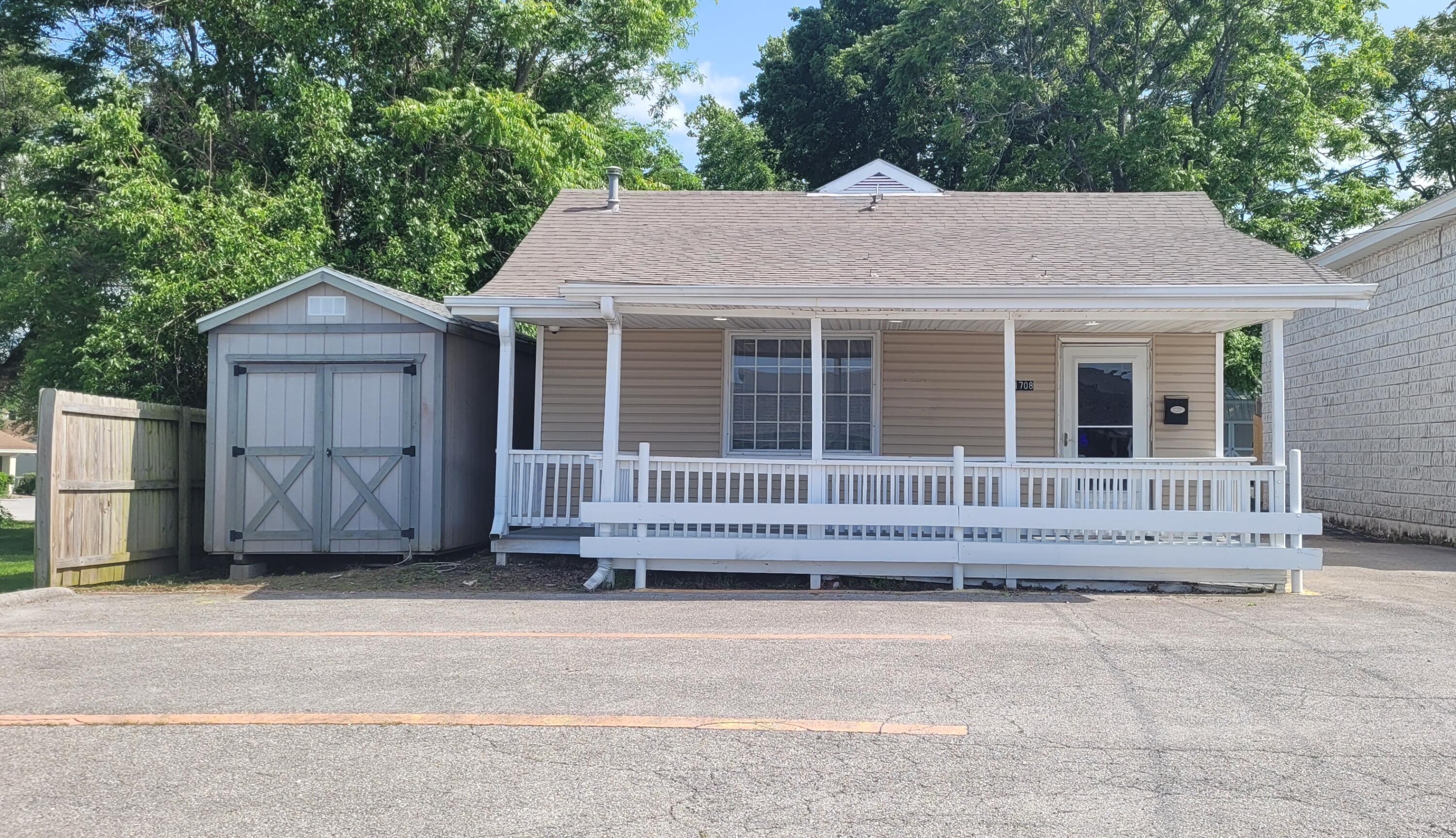 1708 East St Louis Street Property Photo 2