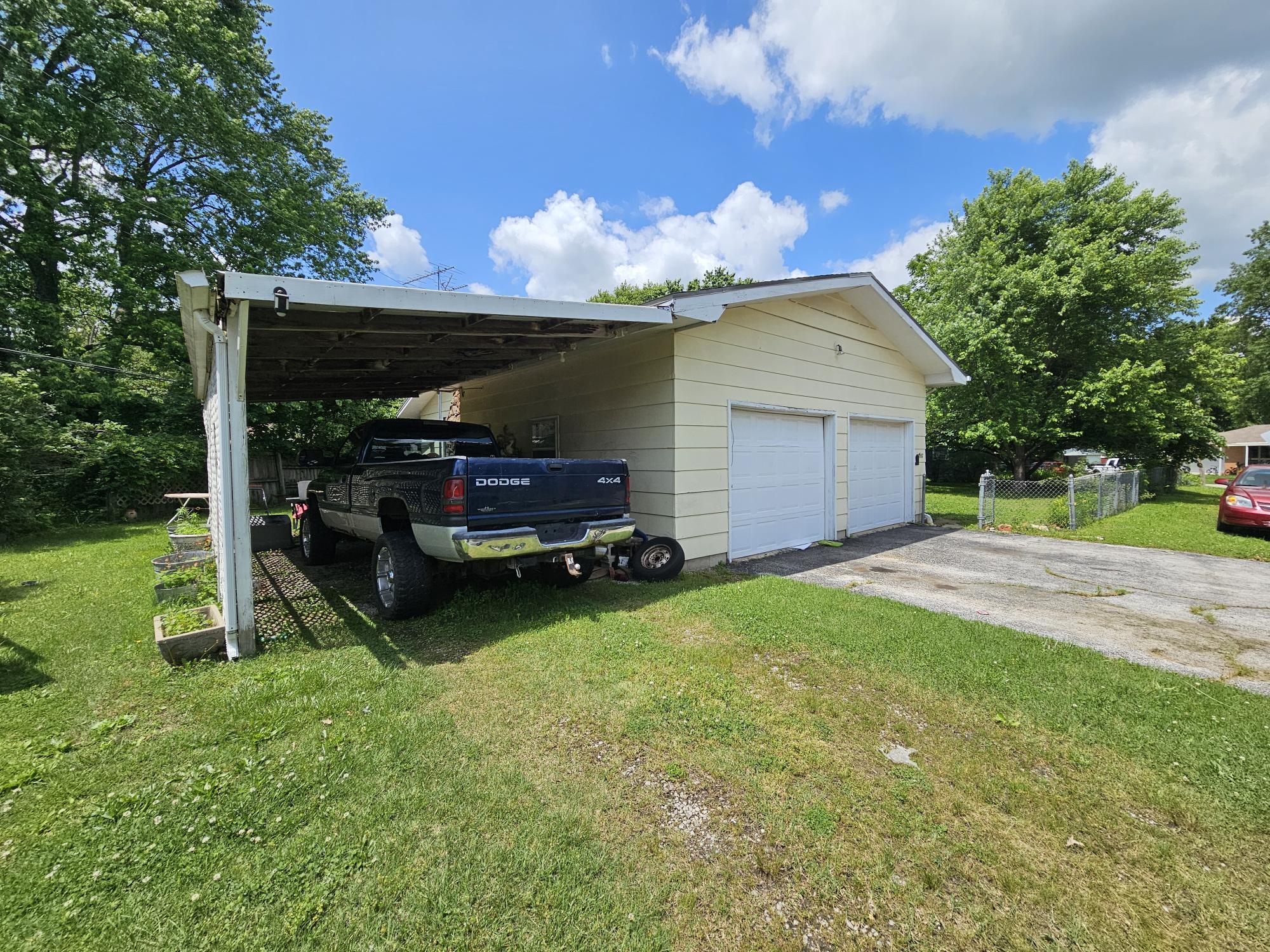 1007 South Walnut Terrace Drive Property Photo 2