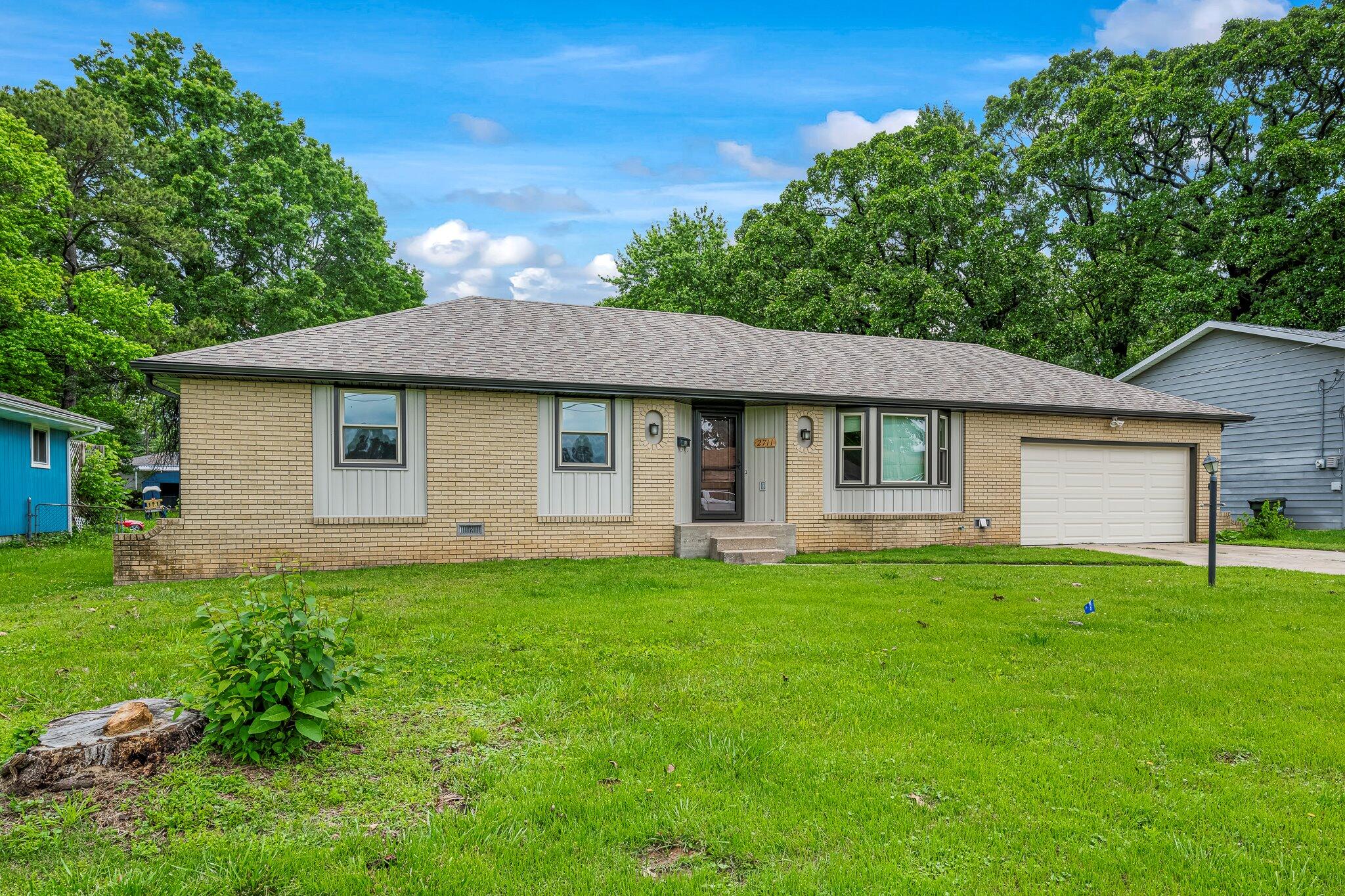 2711 East Stanford Street Property Photo 3