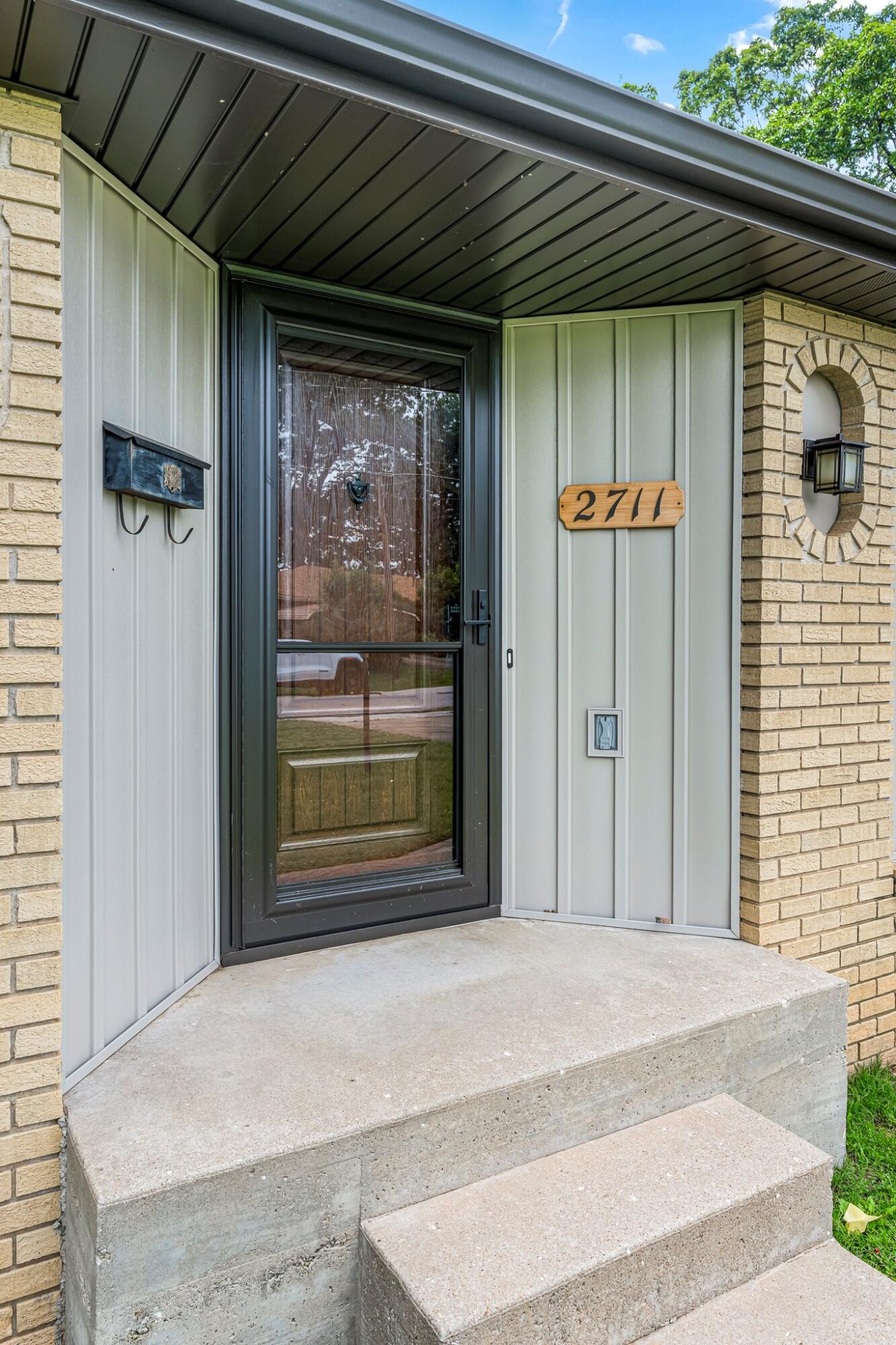 2711 East Stanford Street Property Photo 4