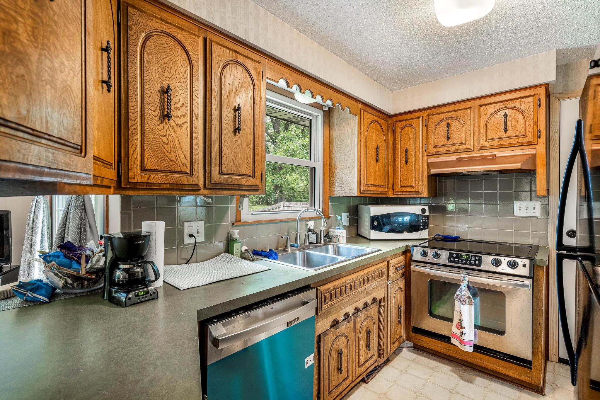 2711 East Stanford Street Property Photo 9