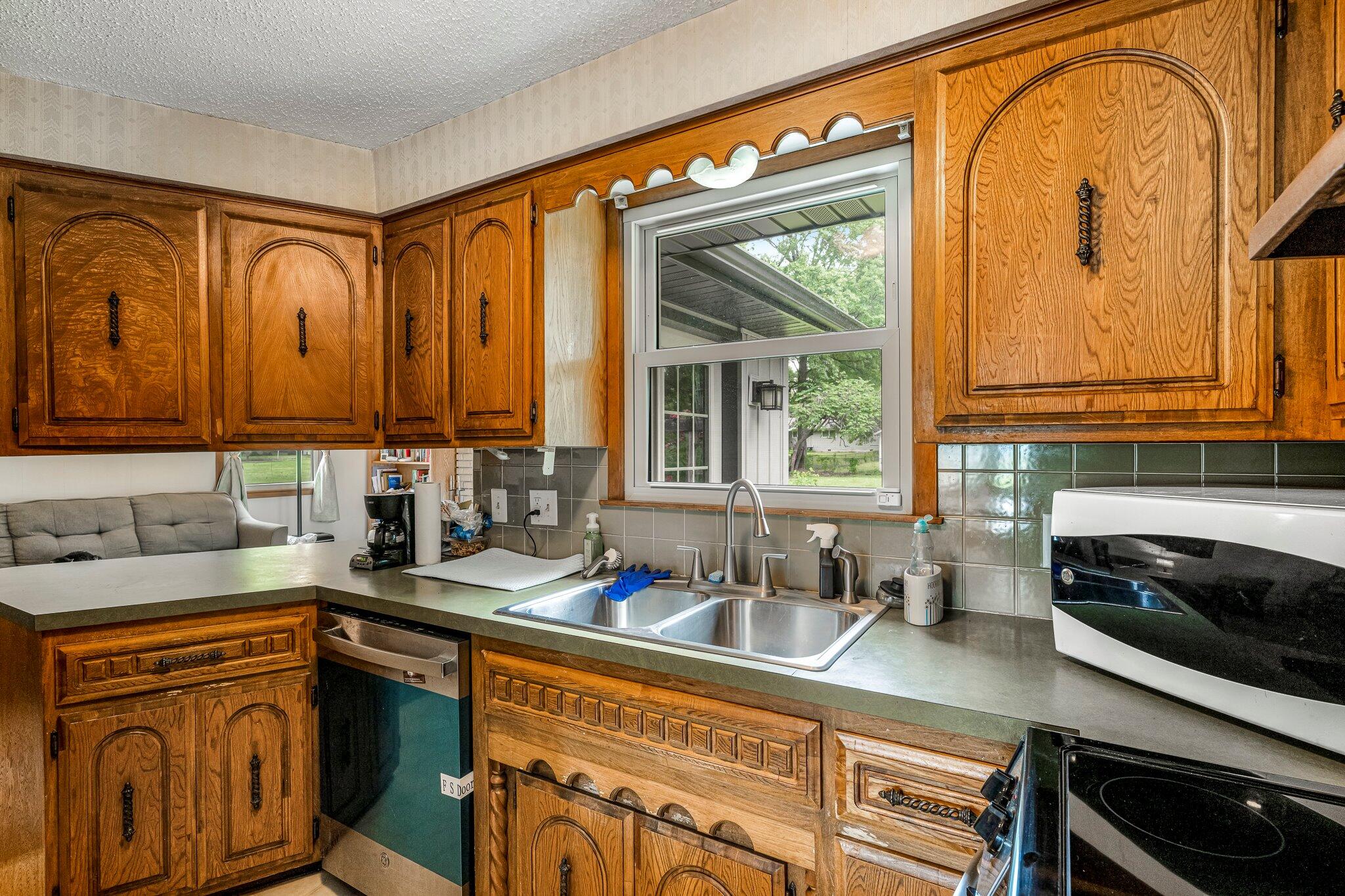 2711 East Stanford Street Property Photo 10