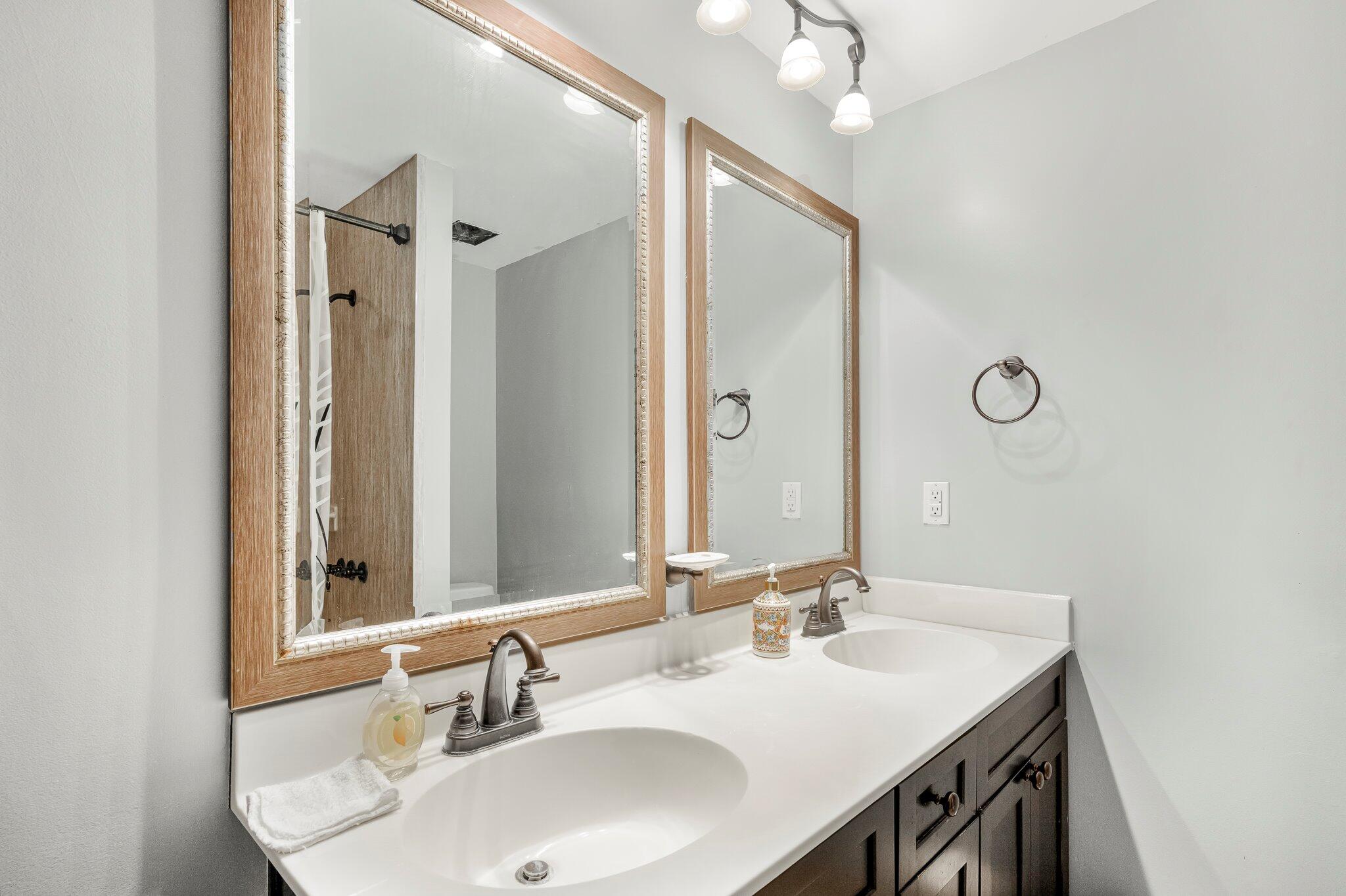 2711 East Stanford Street Property Photo 15