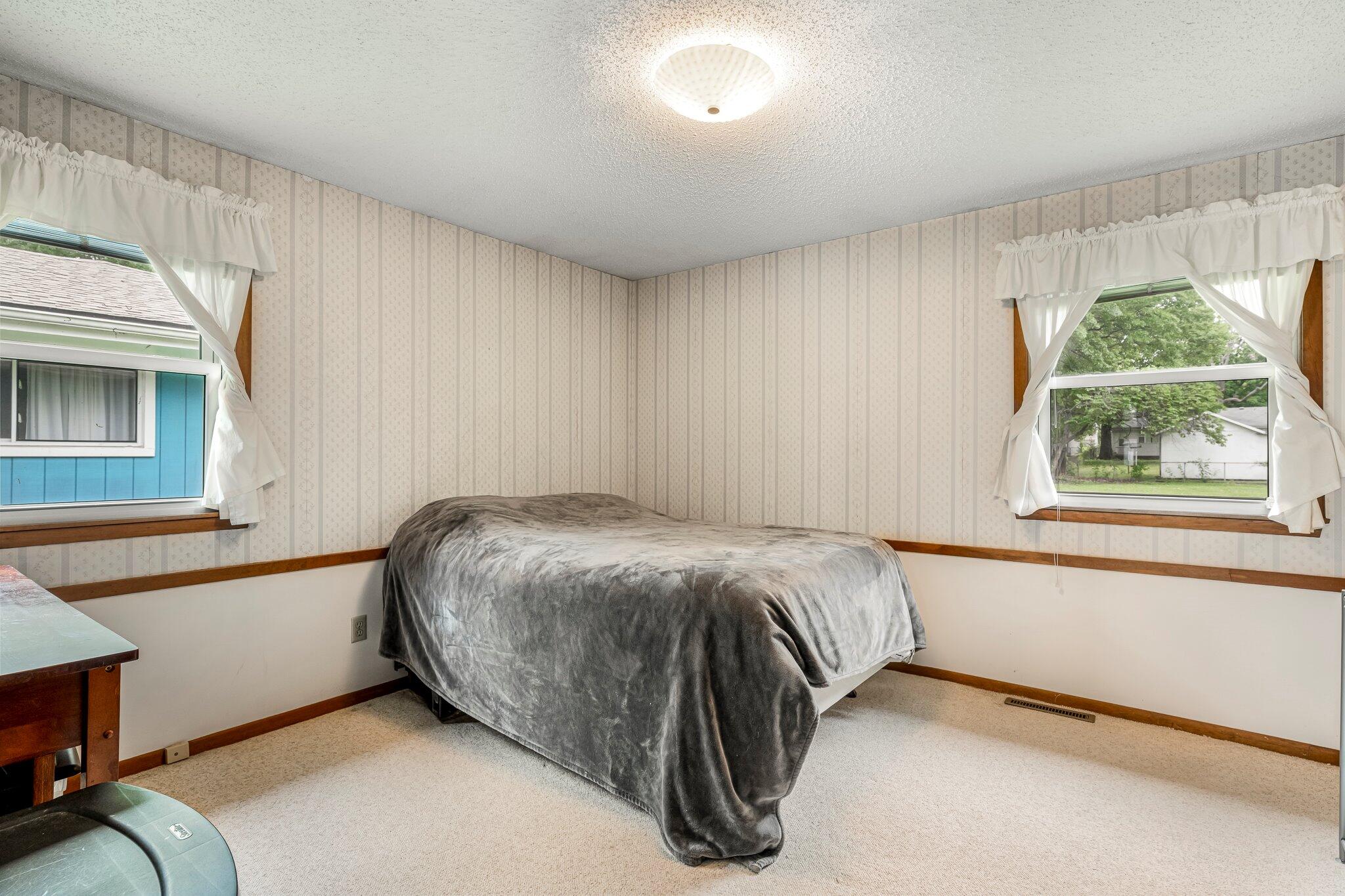 2711 East Stanford Street Property Photo 18