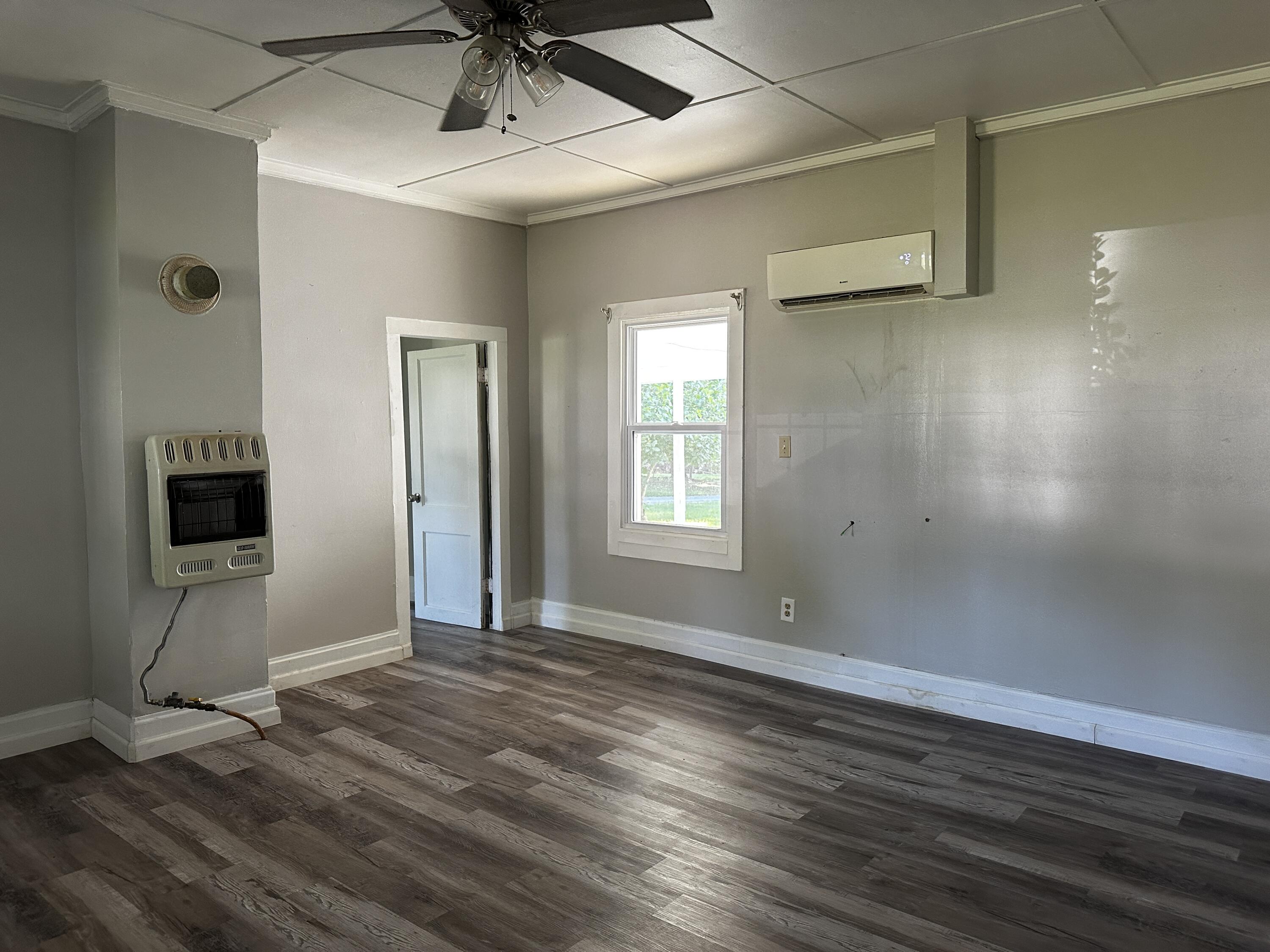 402 Johnson Street Property Photo 4