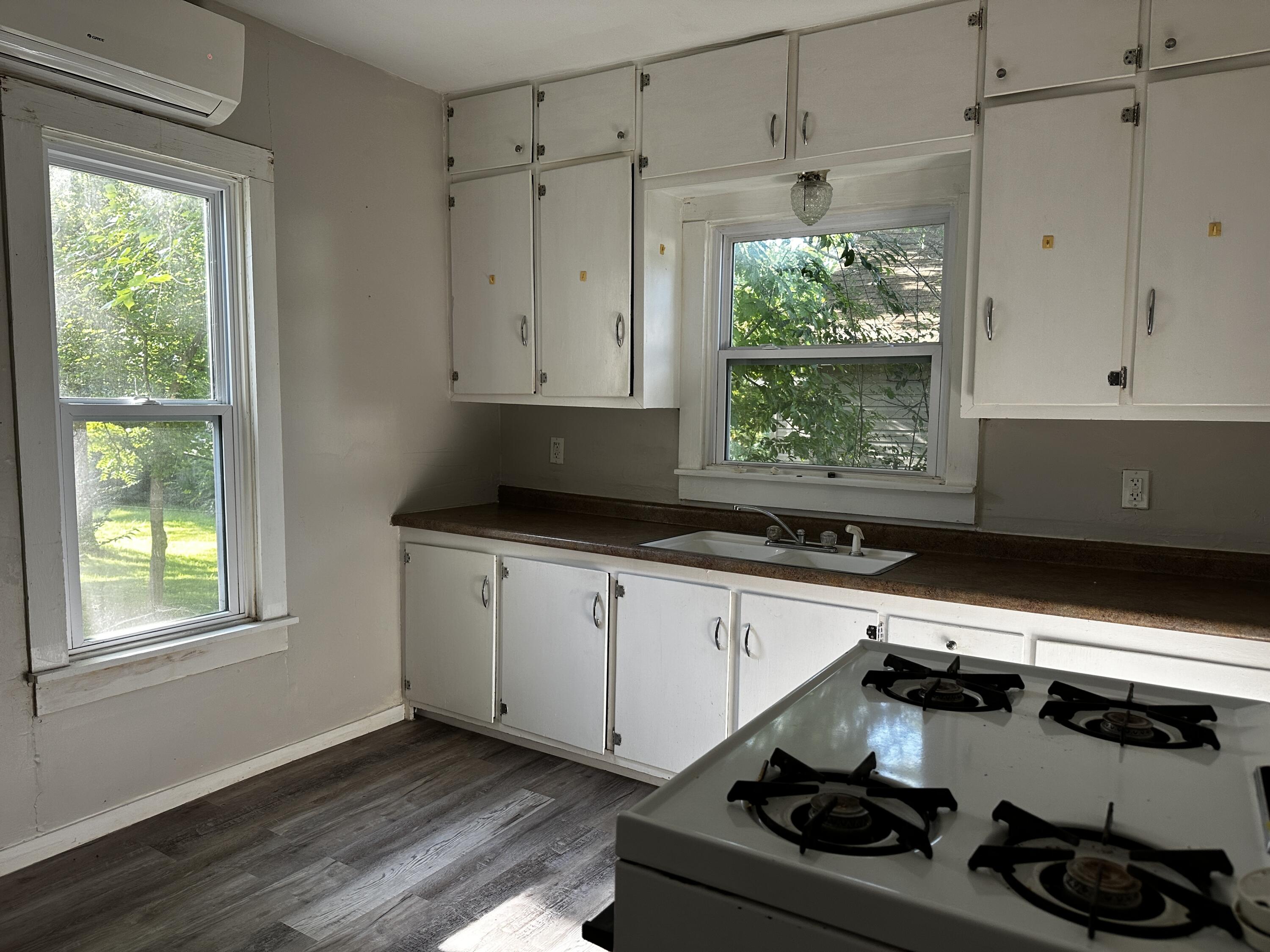 402 Johnson Street Property Photo 8