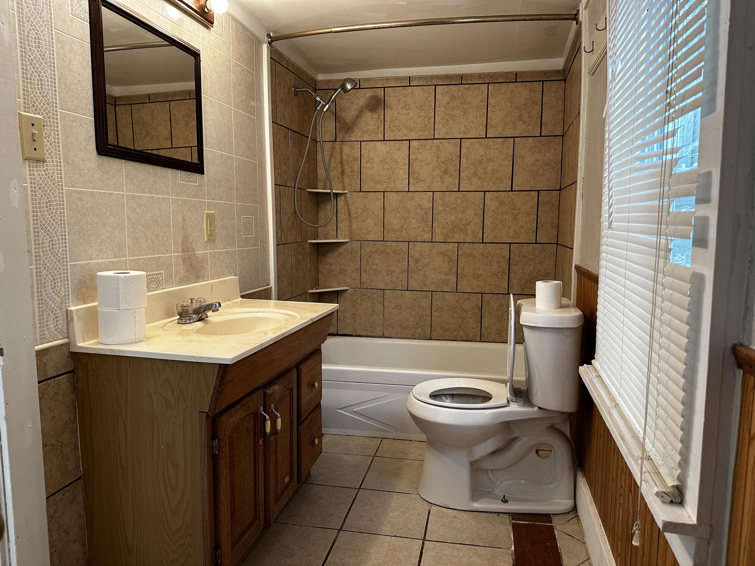 402 Johnson Street Property Photo 10