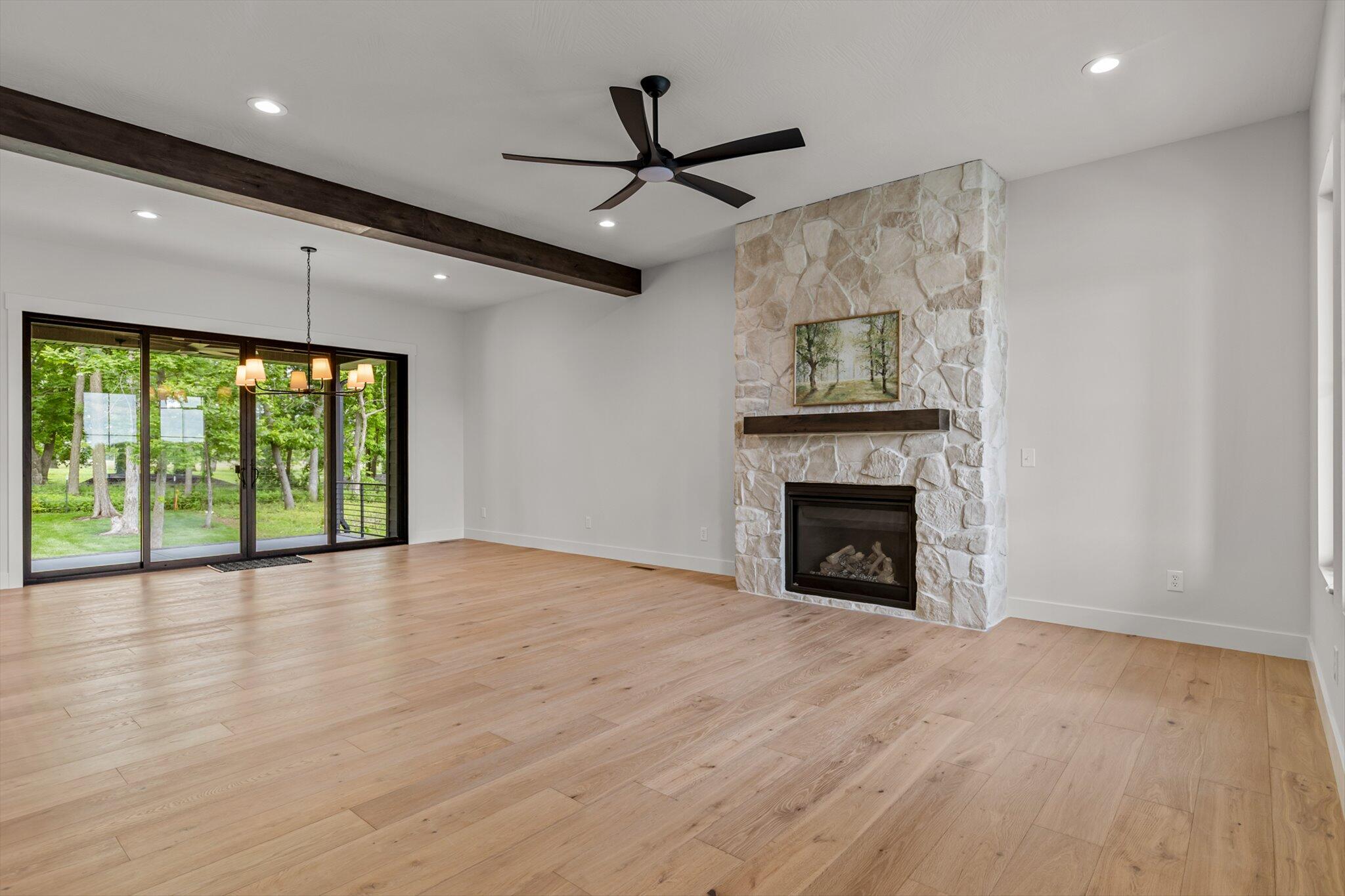 5567 East Wild Horse Drive Property Photo 4