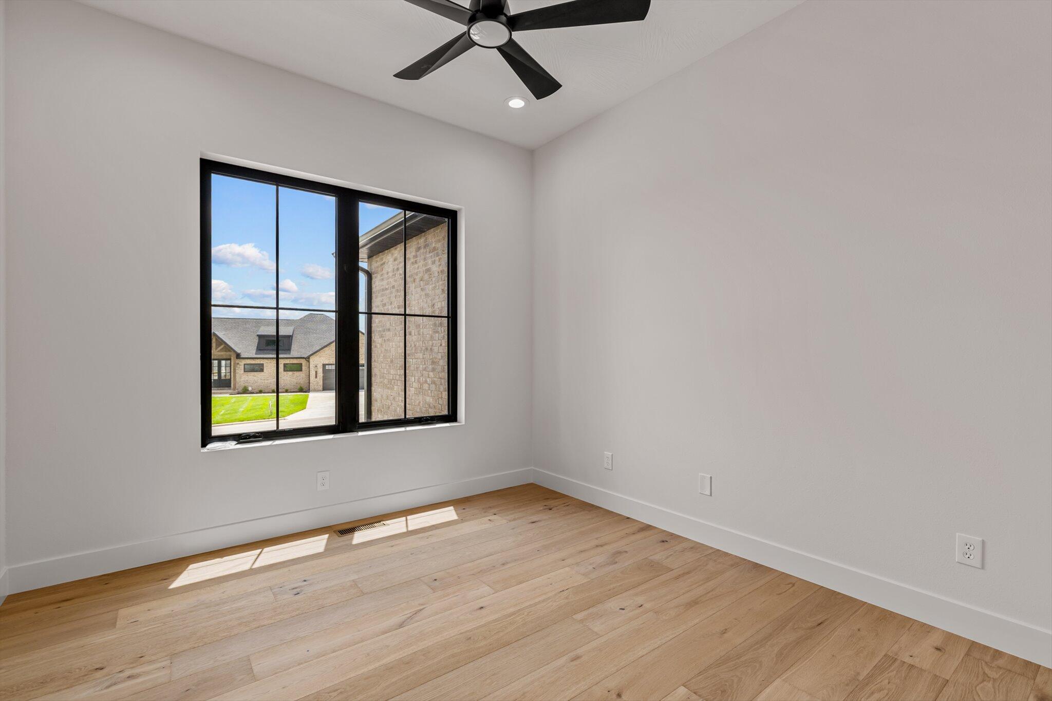 5567 East Wild Horse Drive Property Photo 16