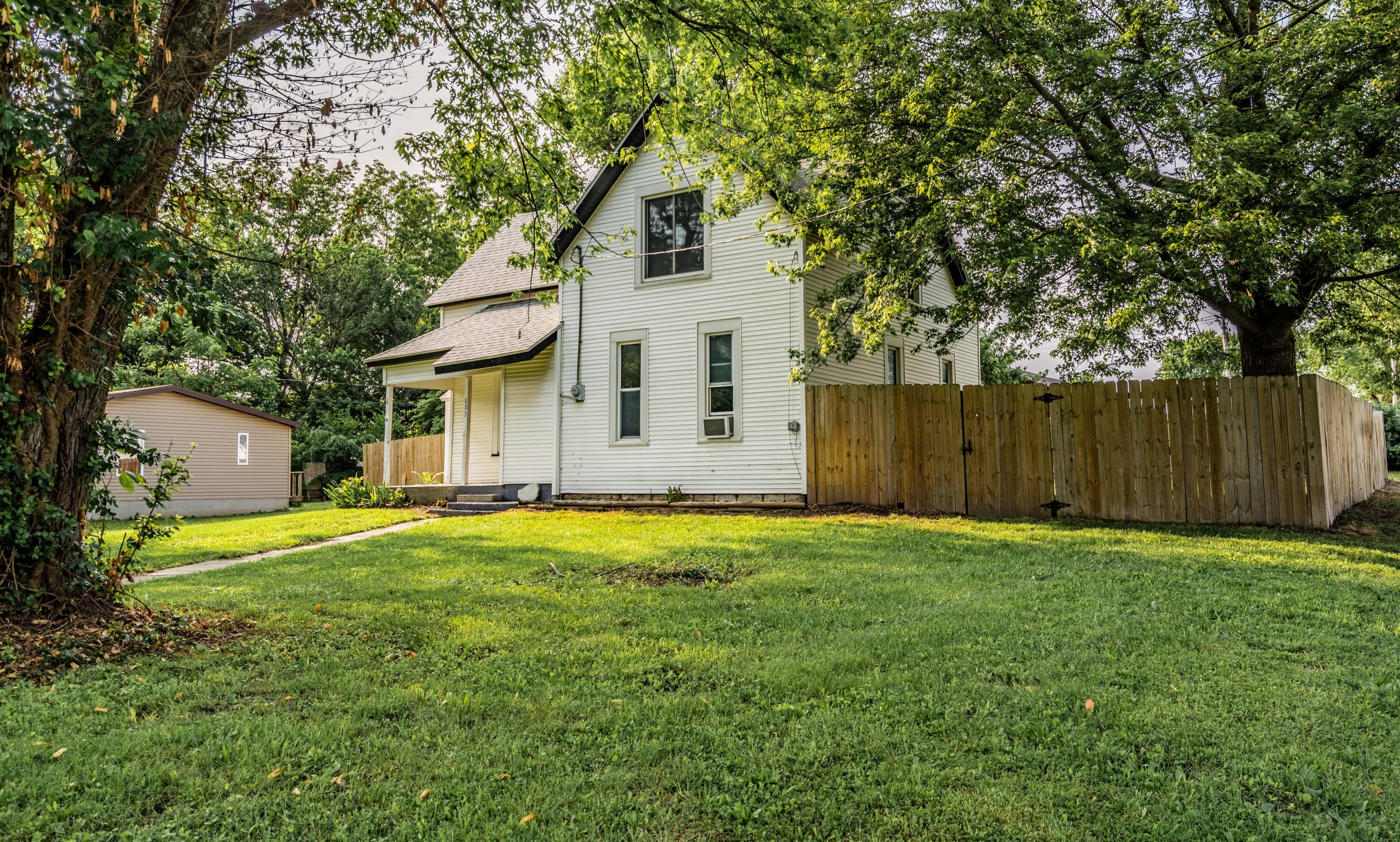 803 West Pine Street Property Photo 3