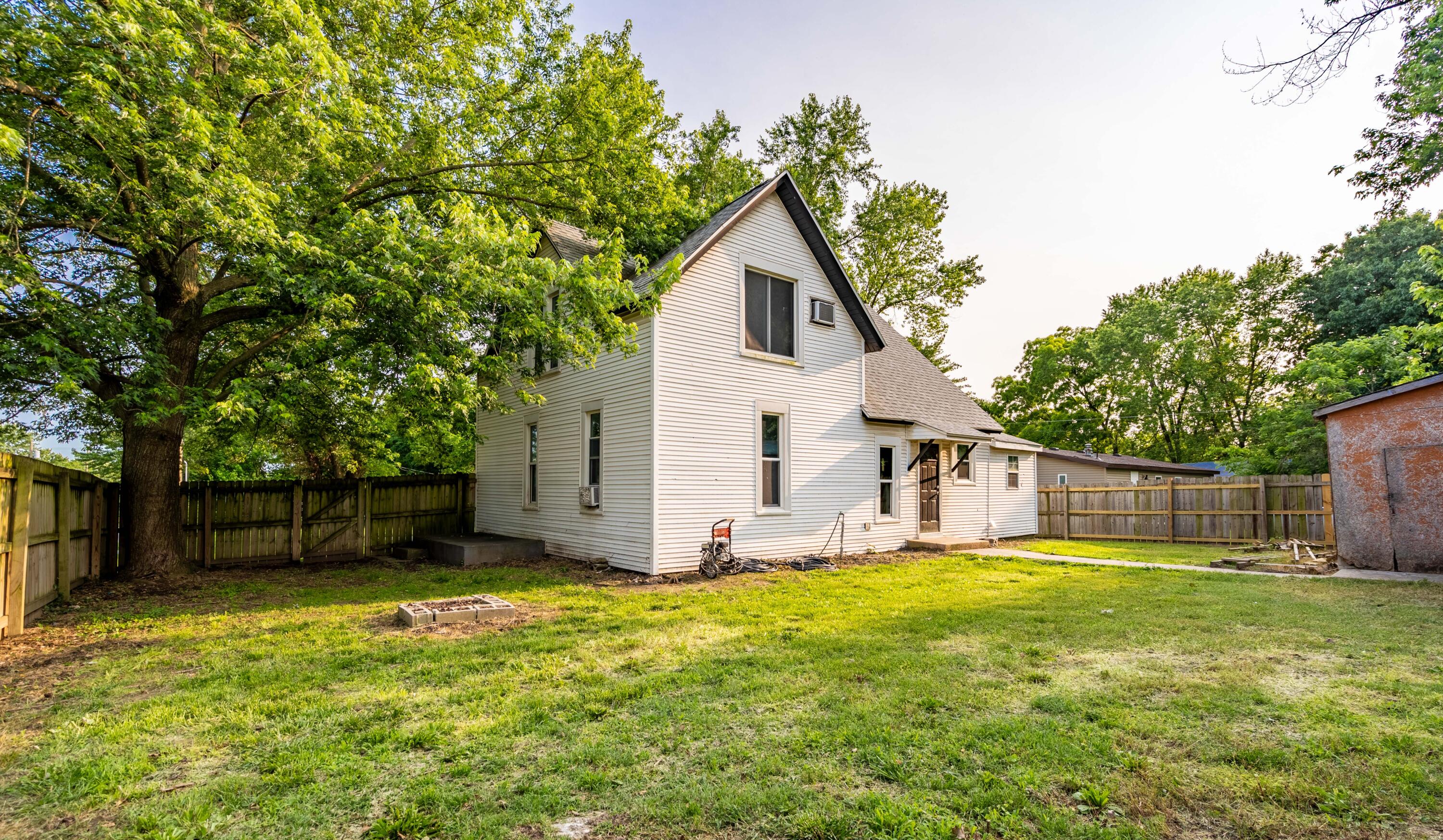 803 West Pine Street Property Photo 5